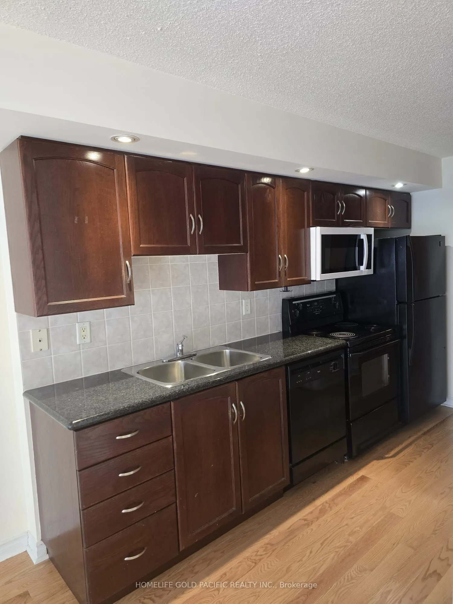 250 Wellington Street W, #734