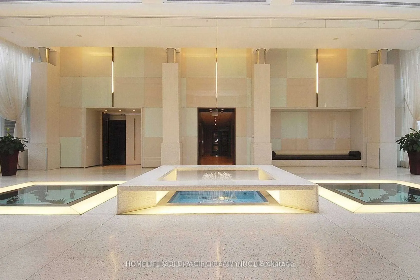 250 Wellington Street W, #734
