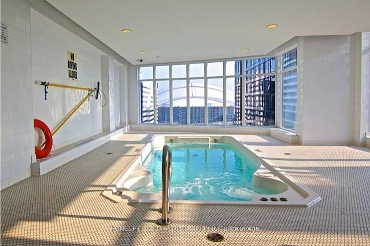 250 Wellington Street W, #734