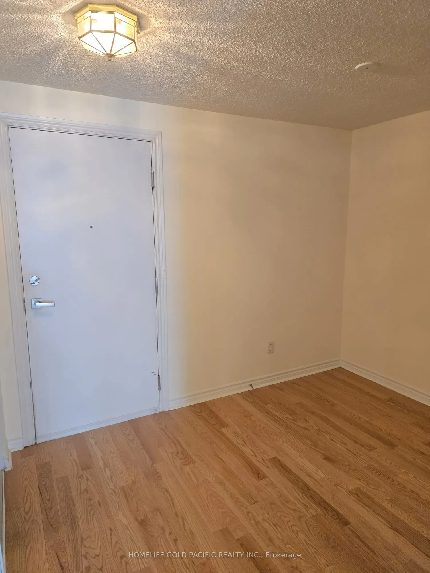 250 Wellington Street W, #734