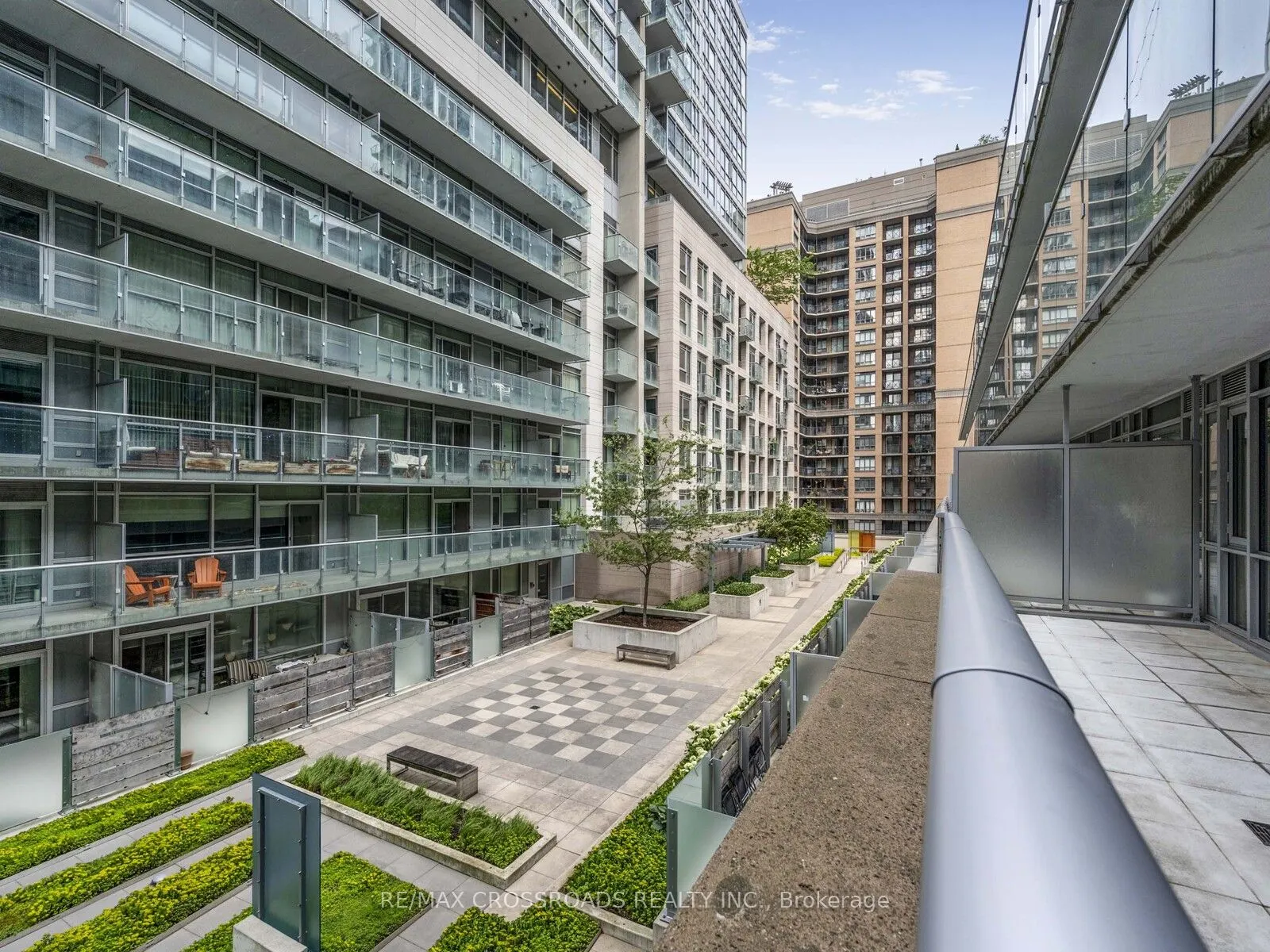 30 Nelson Street, #305