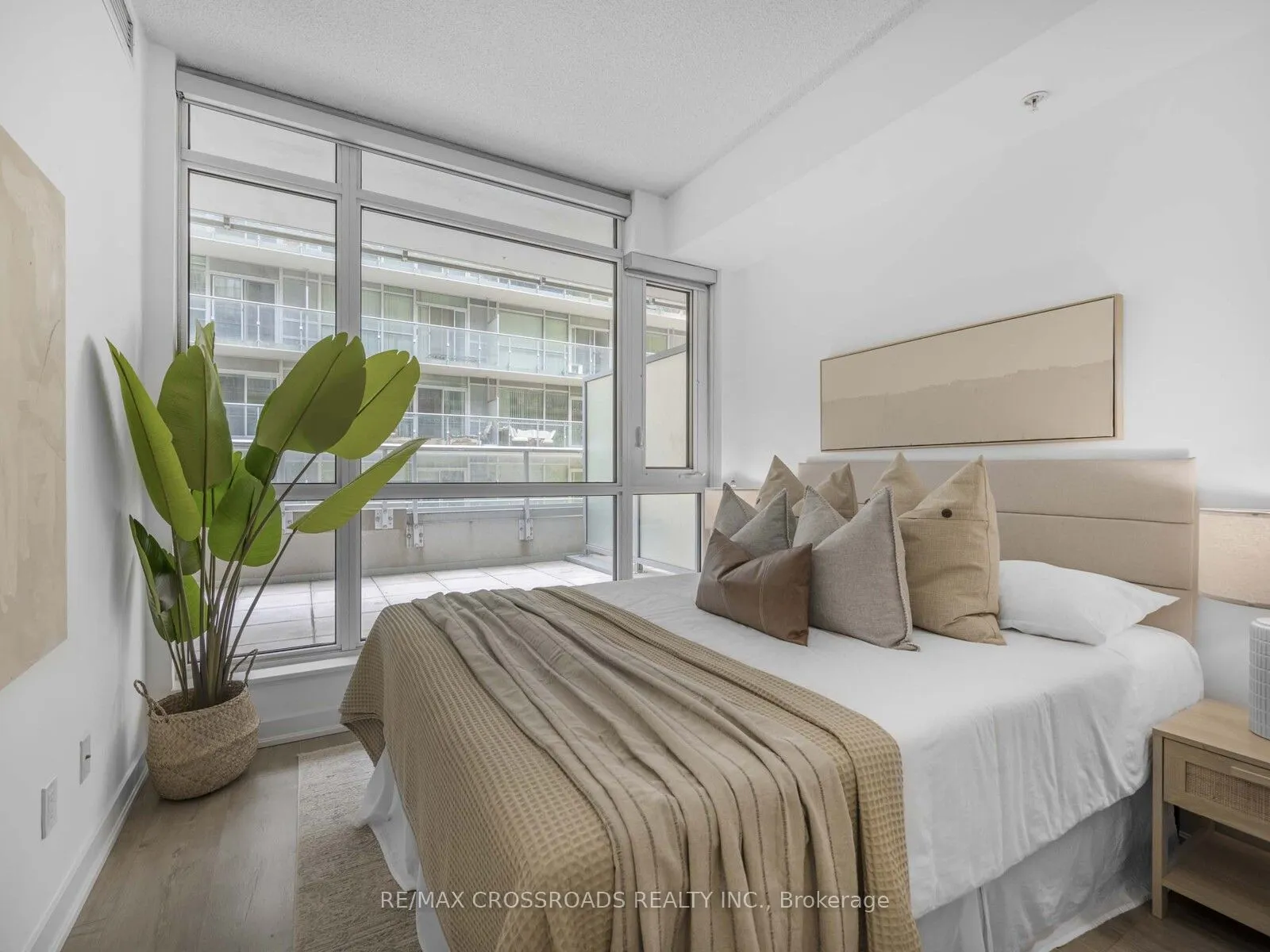 30 Nelson Street, #305
