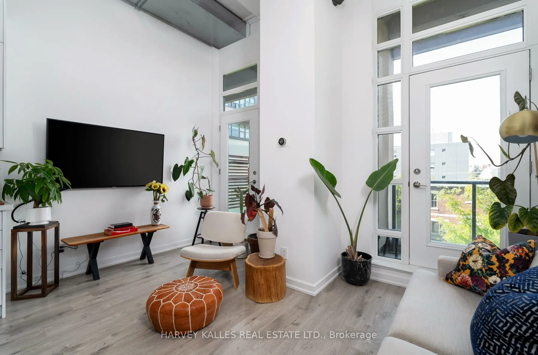 380 Macpherson Avenue, #317