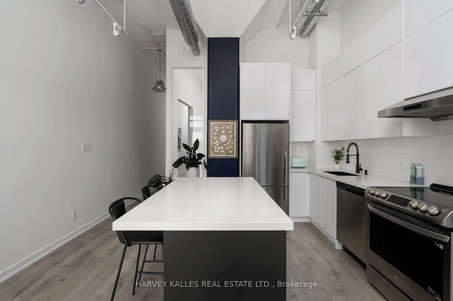 380 Macpherson Avenue, #317
