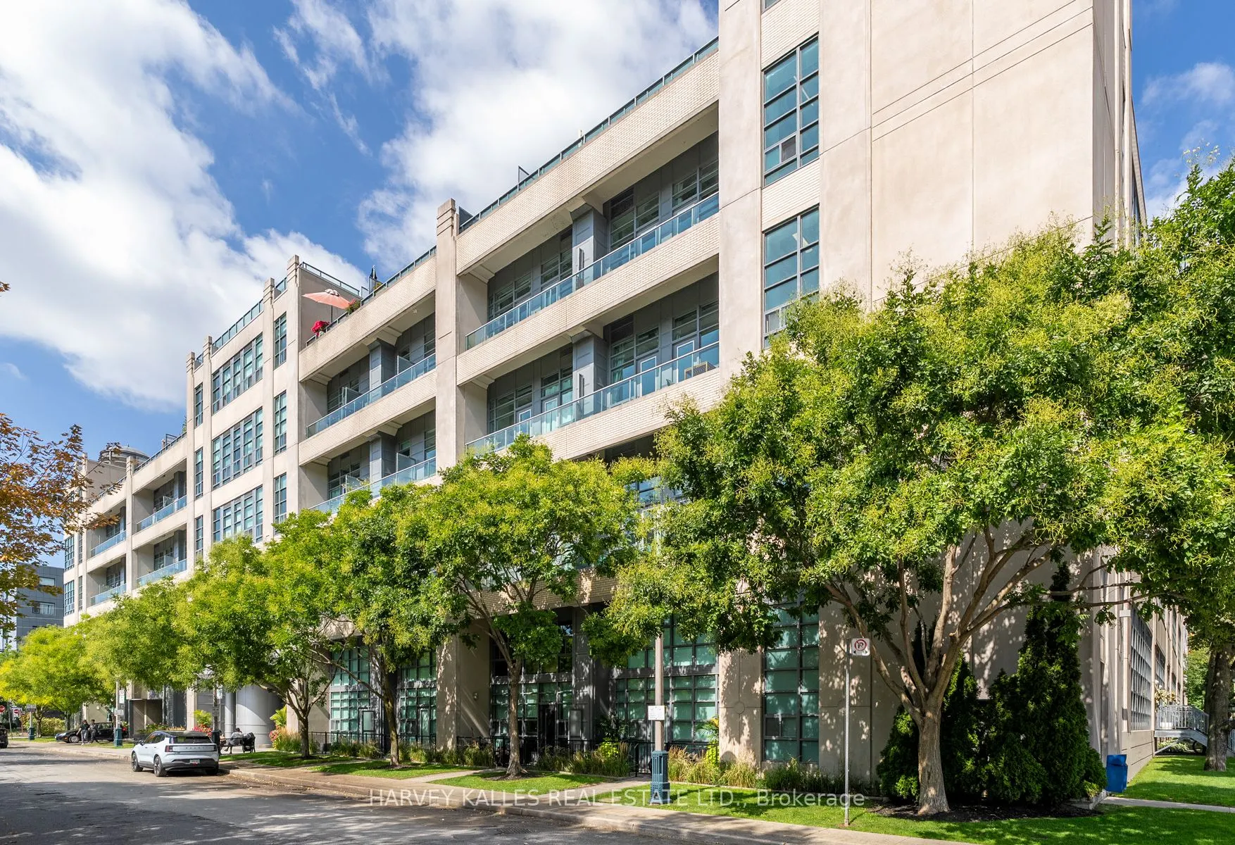 380 Macpherson Avenue, #317