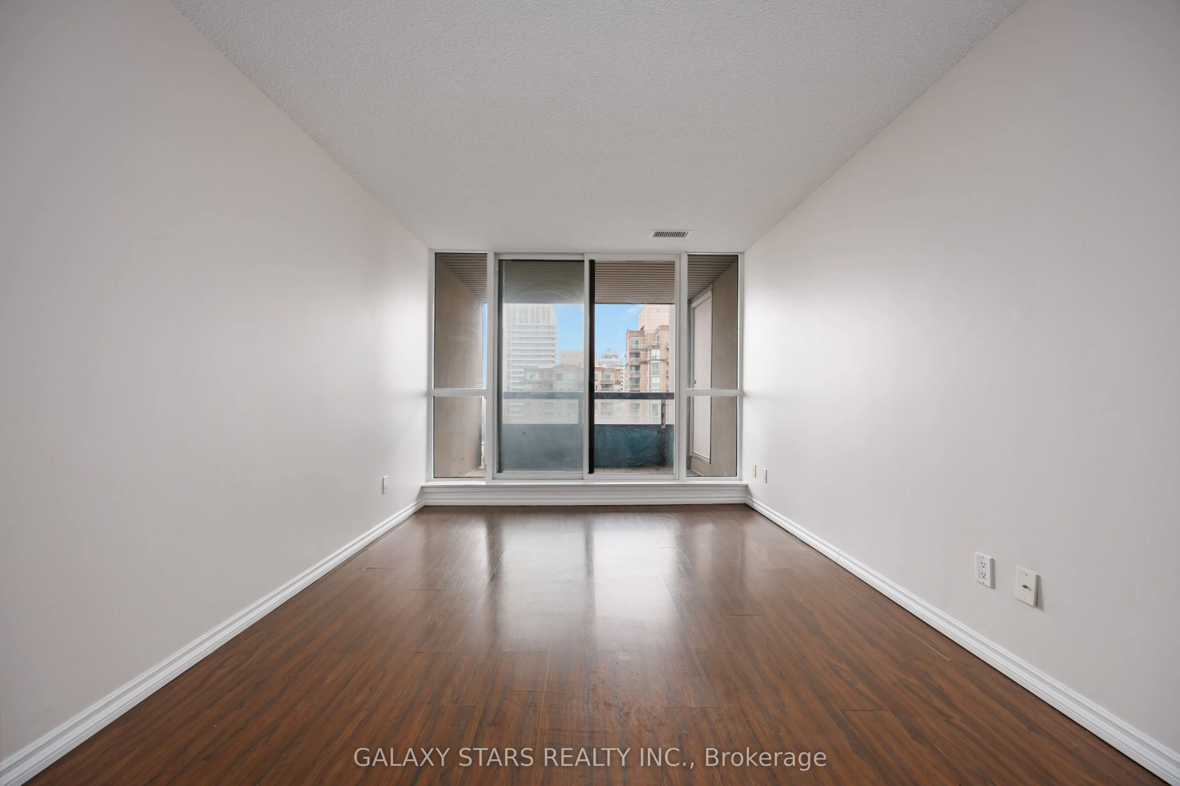 7 Bishop Avenue, #2201
