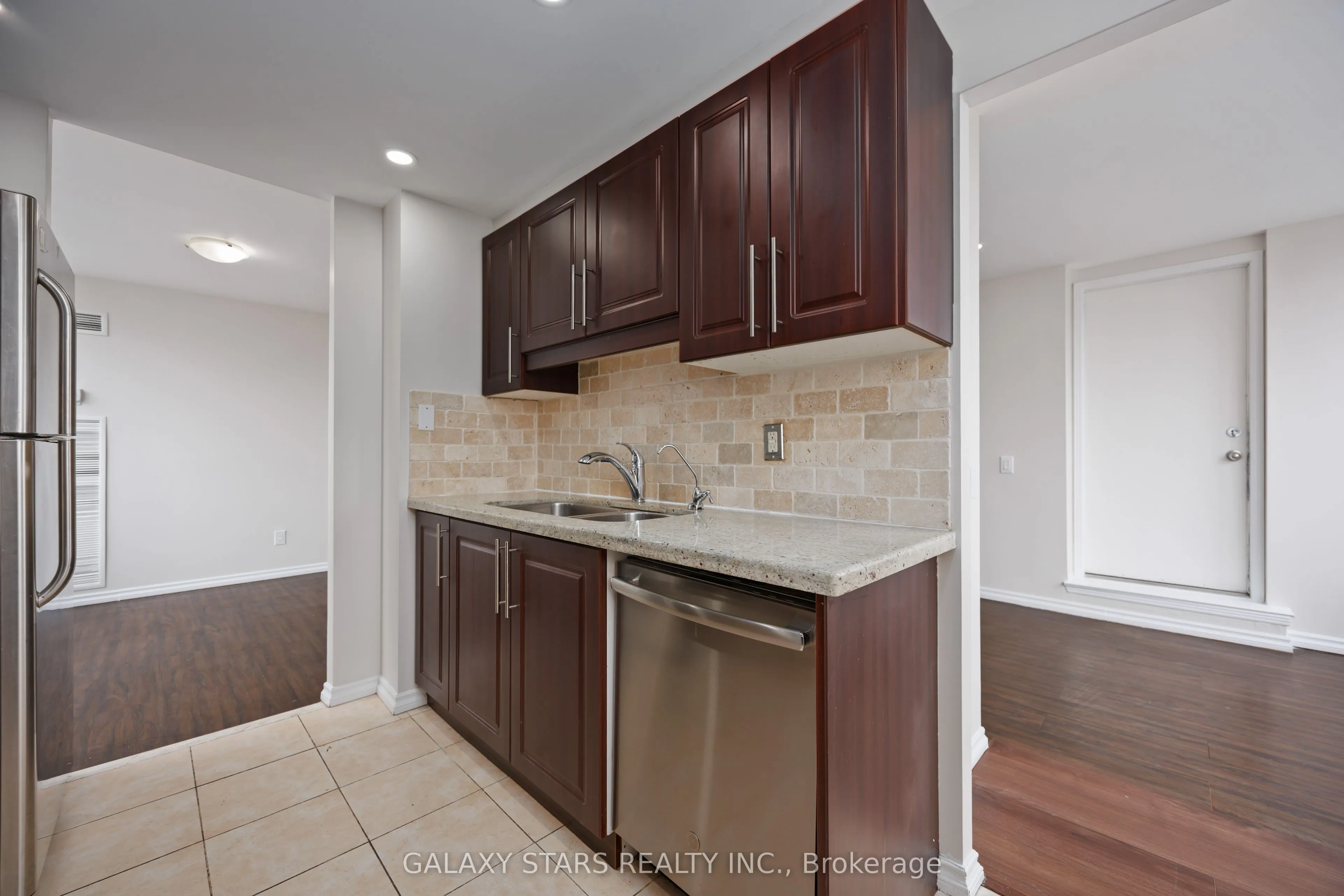 7 Bishop Avenue, #2201