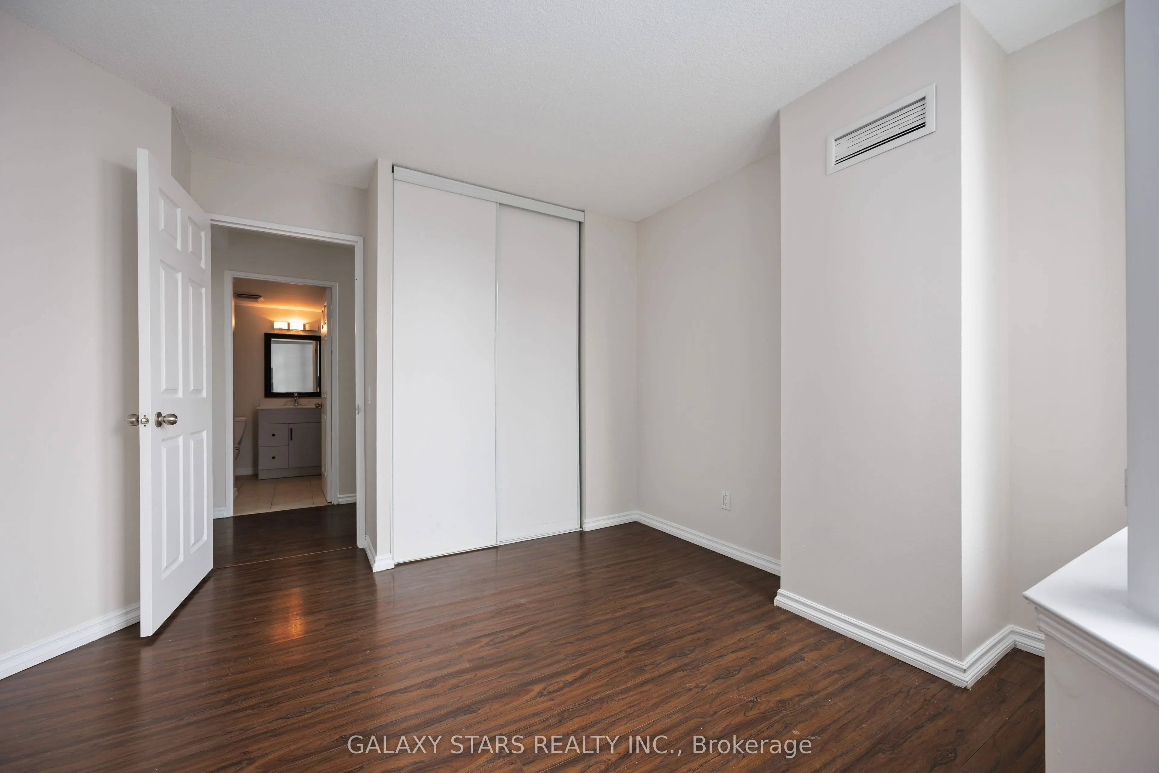 7 Bishop Avenue, #2201