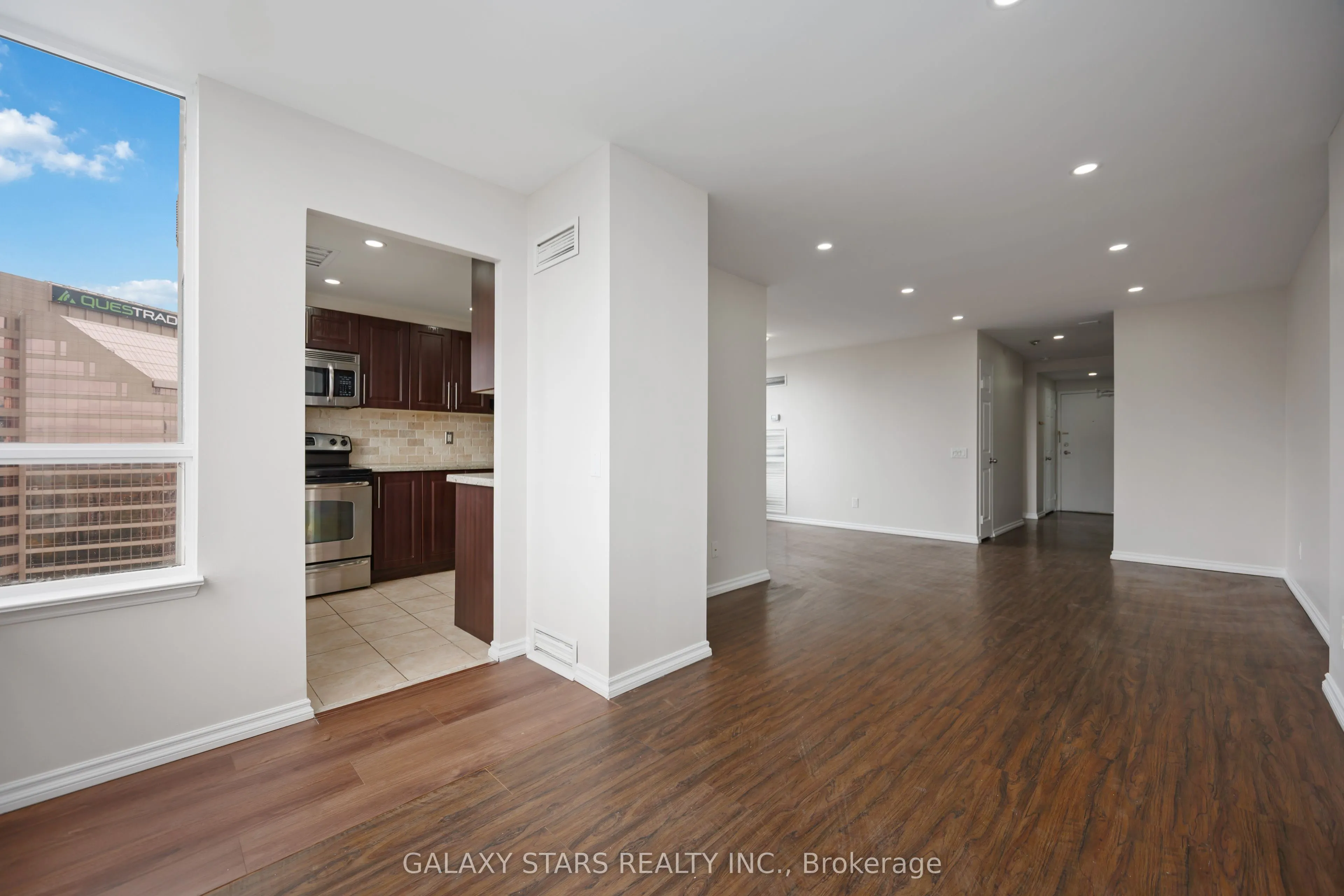 7 Bishop Avenue, #2201