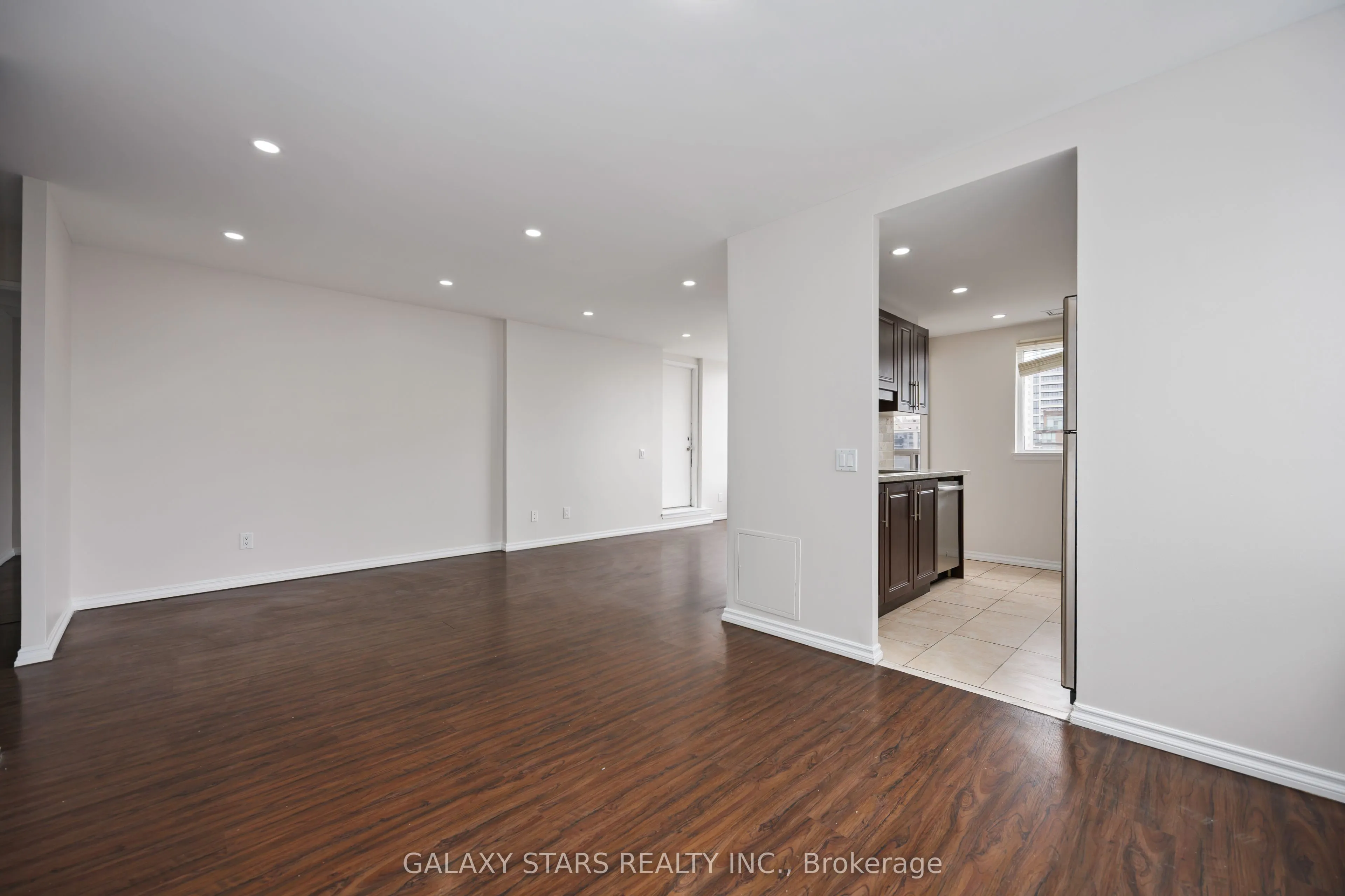 7 Bishop Avenue, #2201