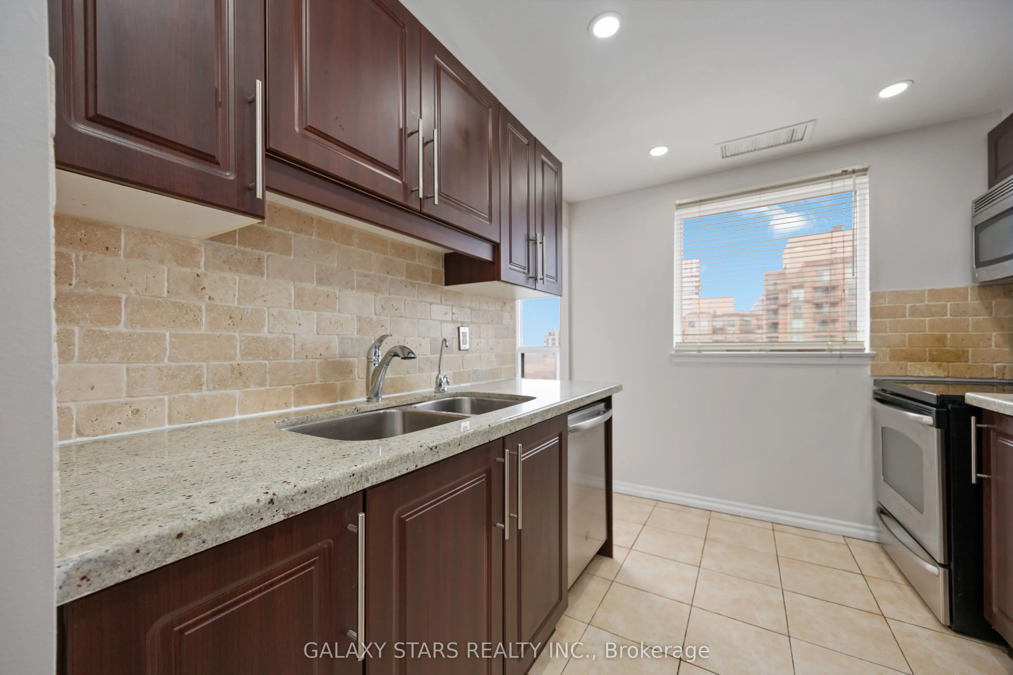7 Bishop Avenue, #2201