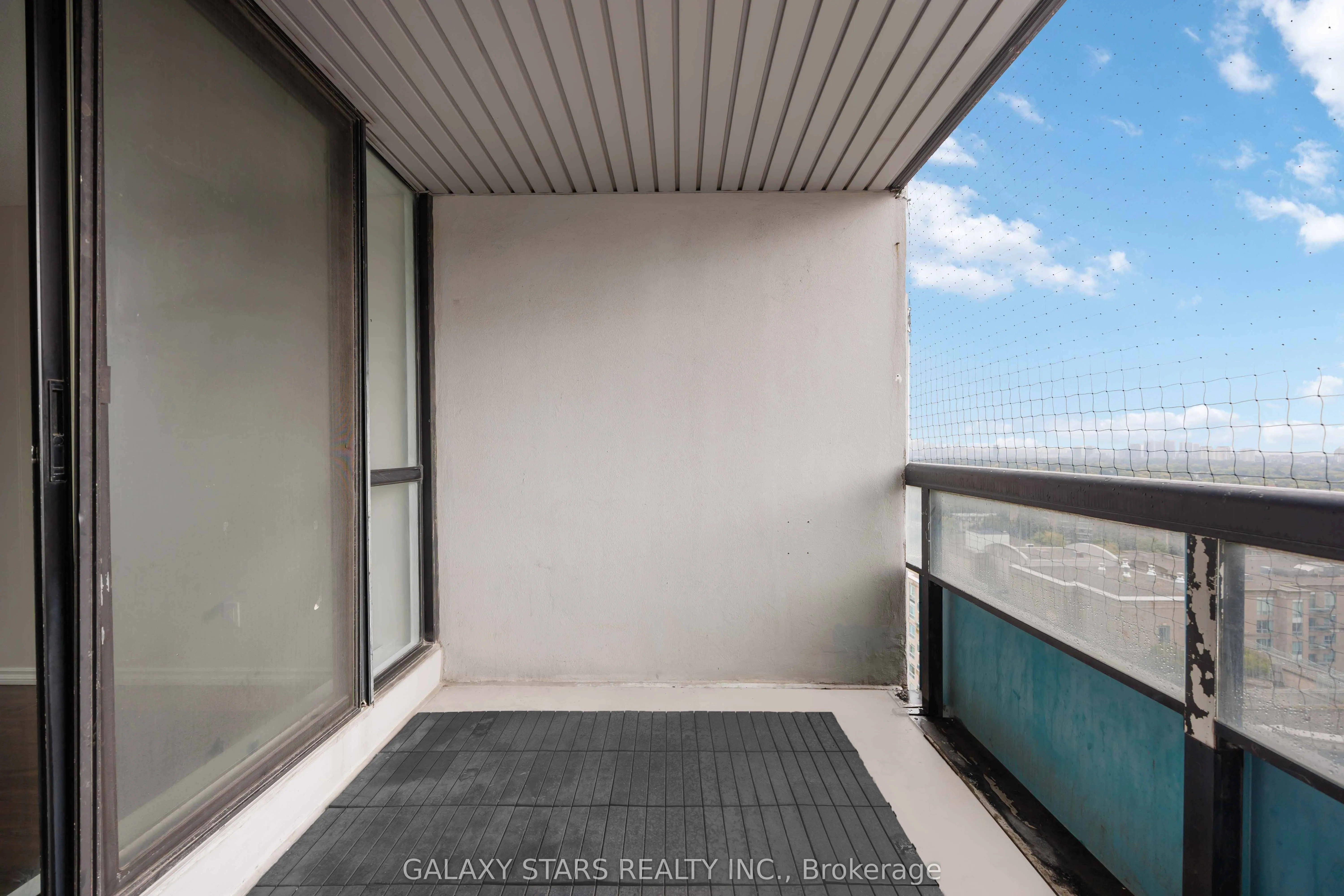7 Bishop Avenue, #2201