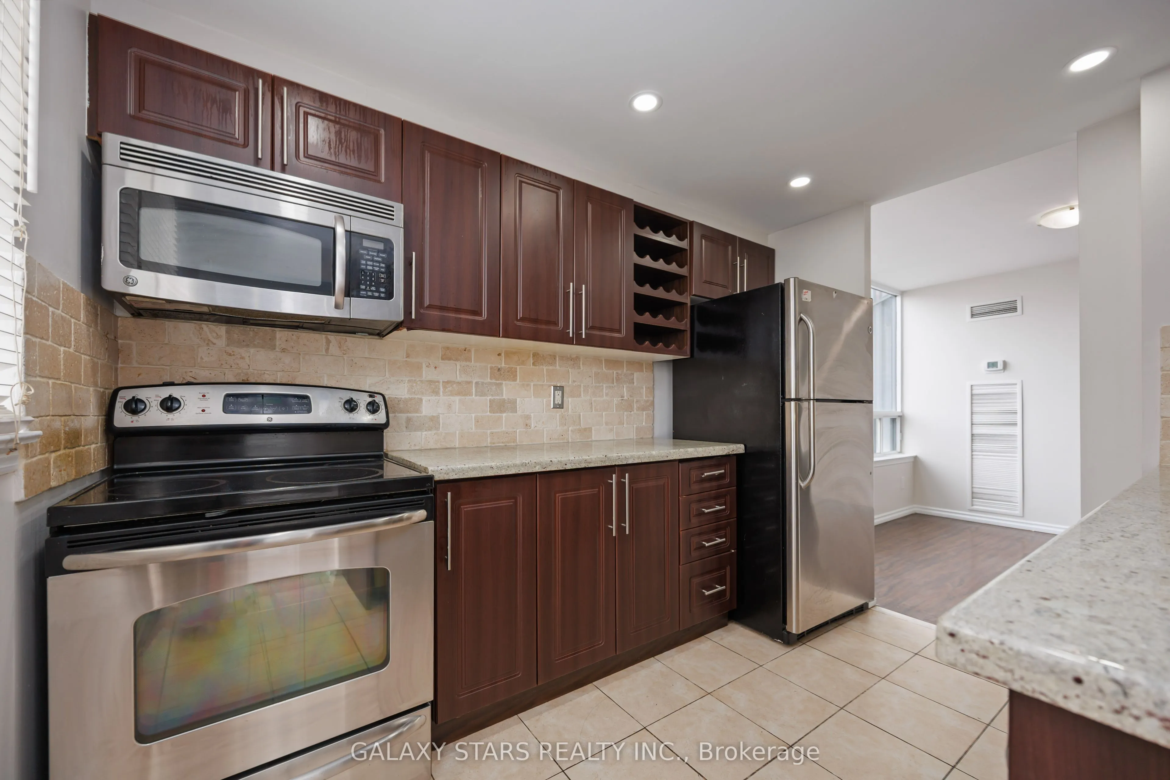 7 Bishop Avenue, #2201