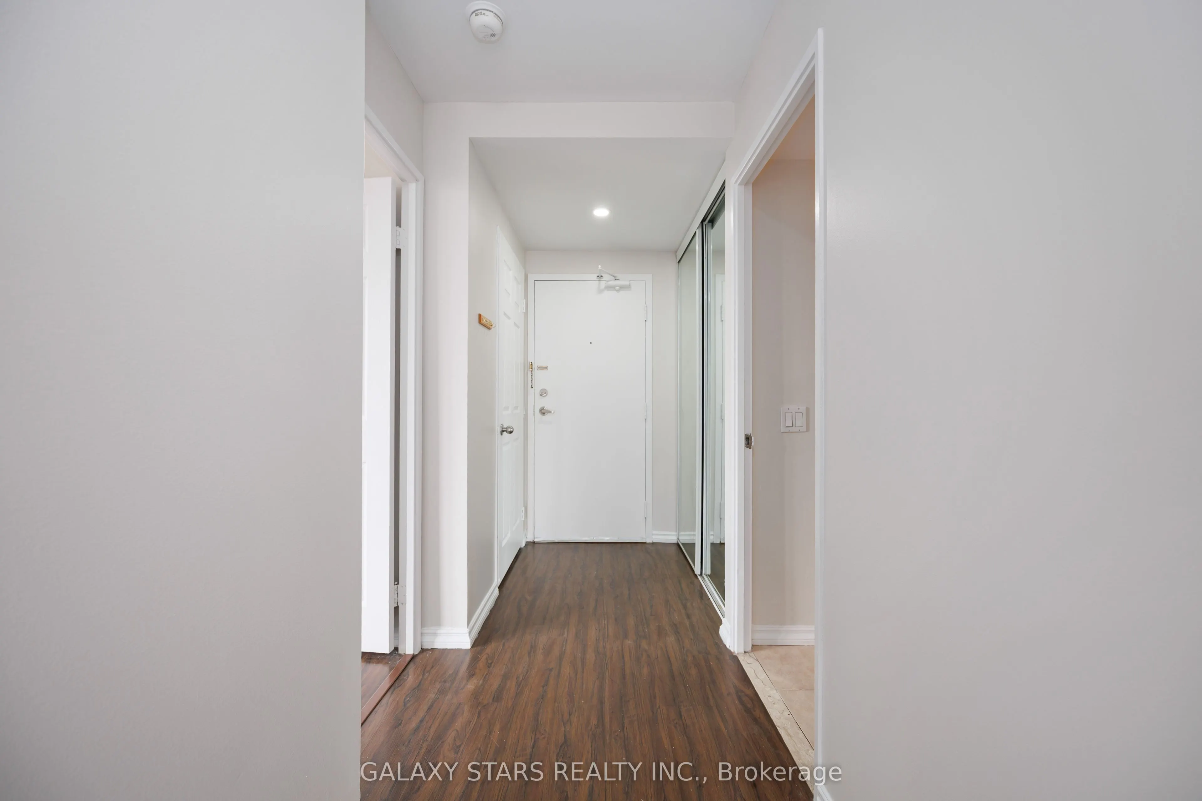 7 Bishop Avenue, #2201