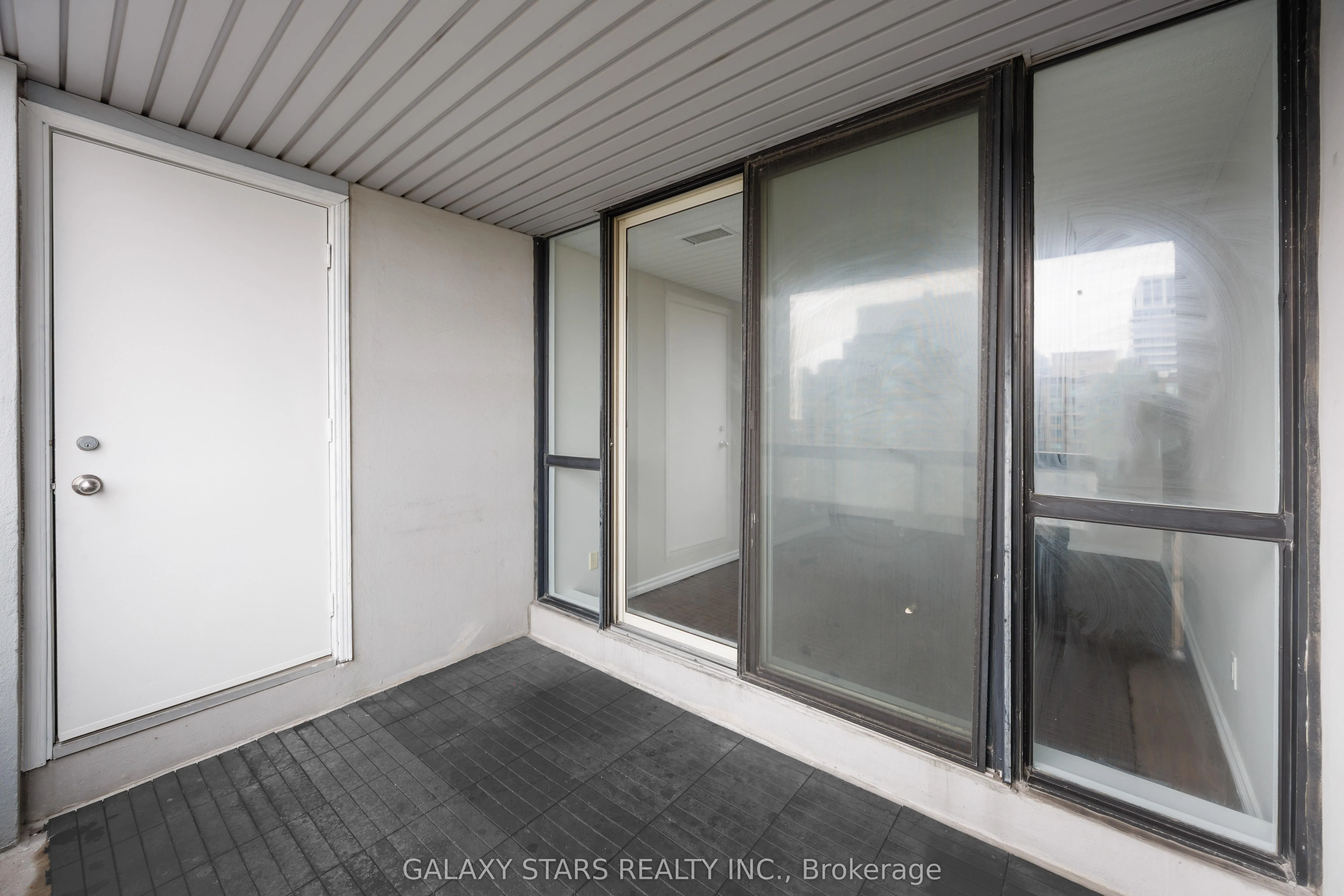 7 Bishop Avenue, #2201
