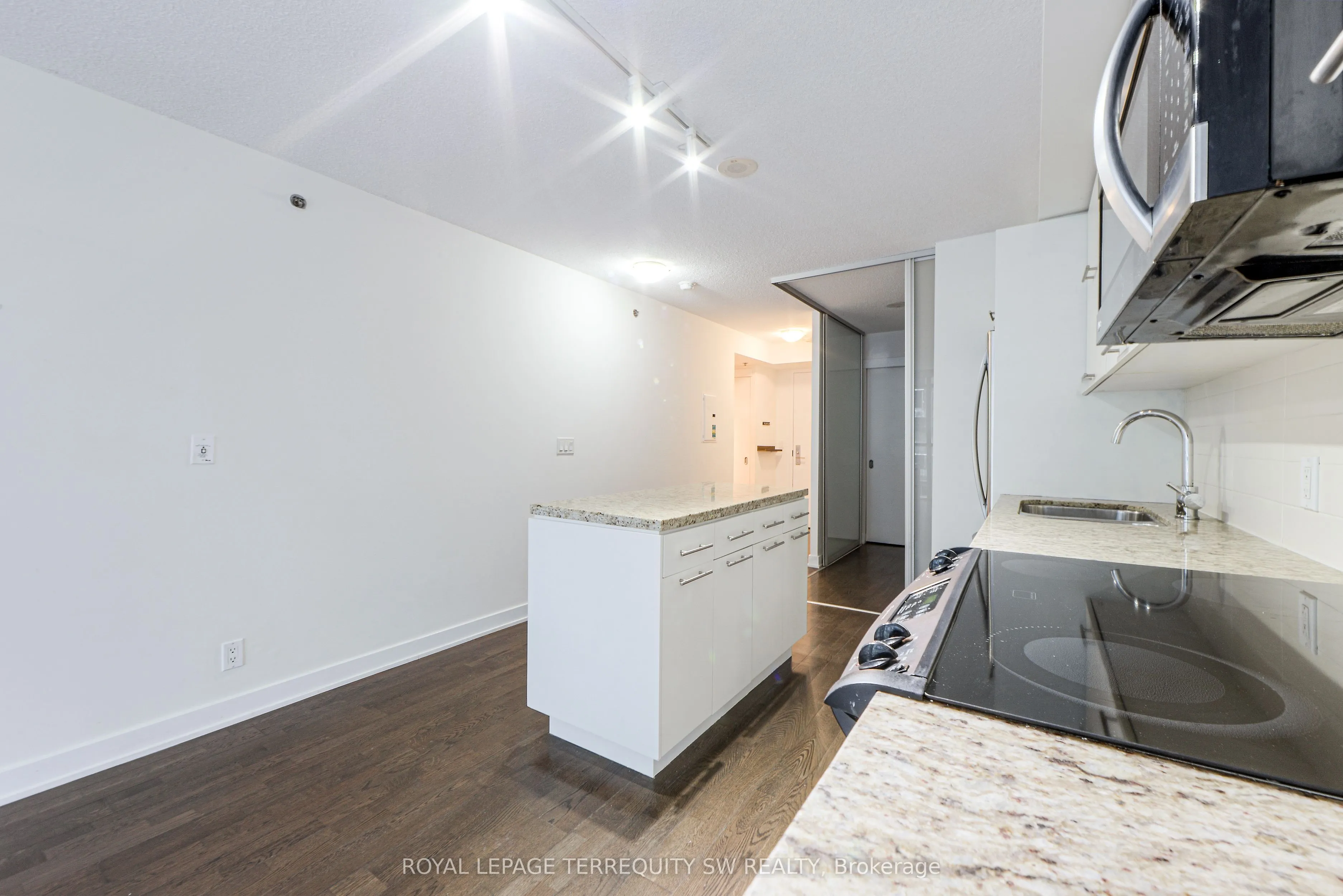 21 Nelson Street, #314