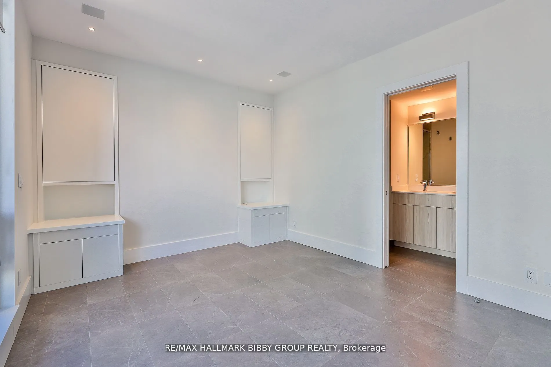 438 King Street W, #2101