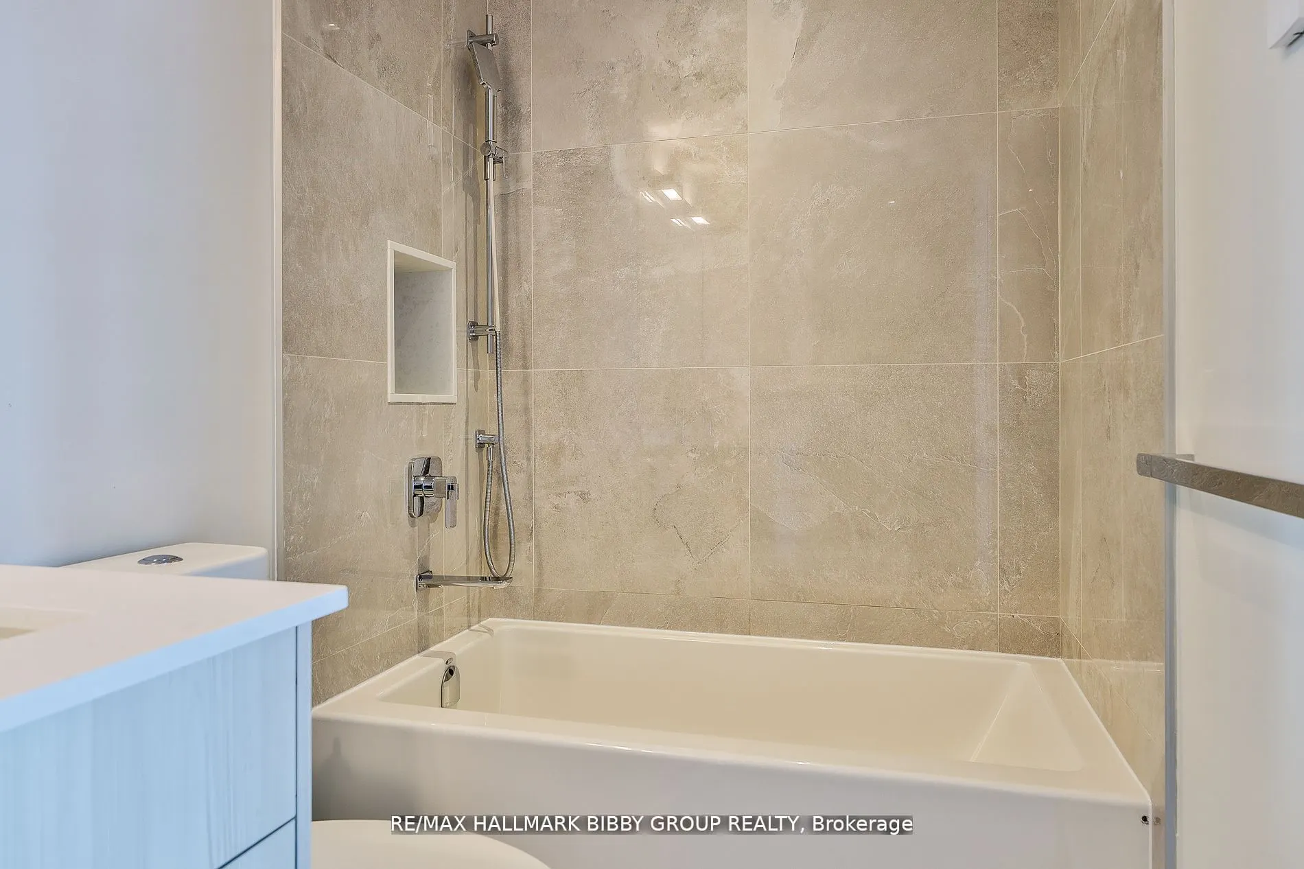 438 King Street W, #2101