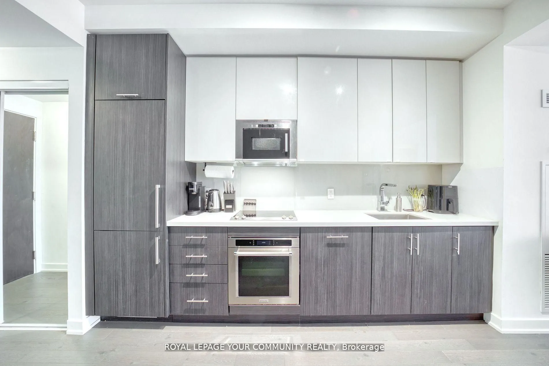 330 Richmond Street W, #1711