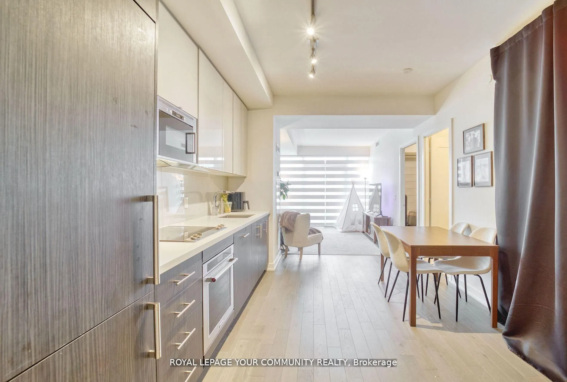 330 Richmond Street W, #1711