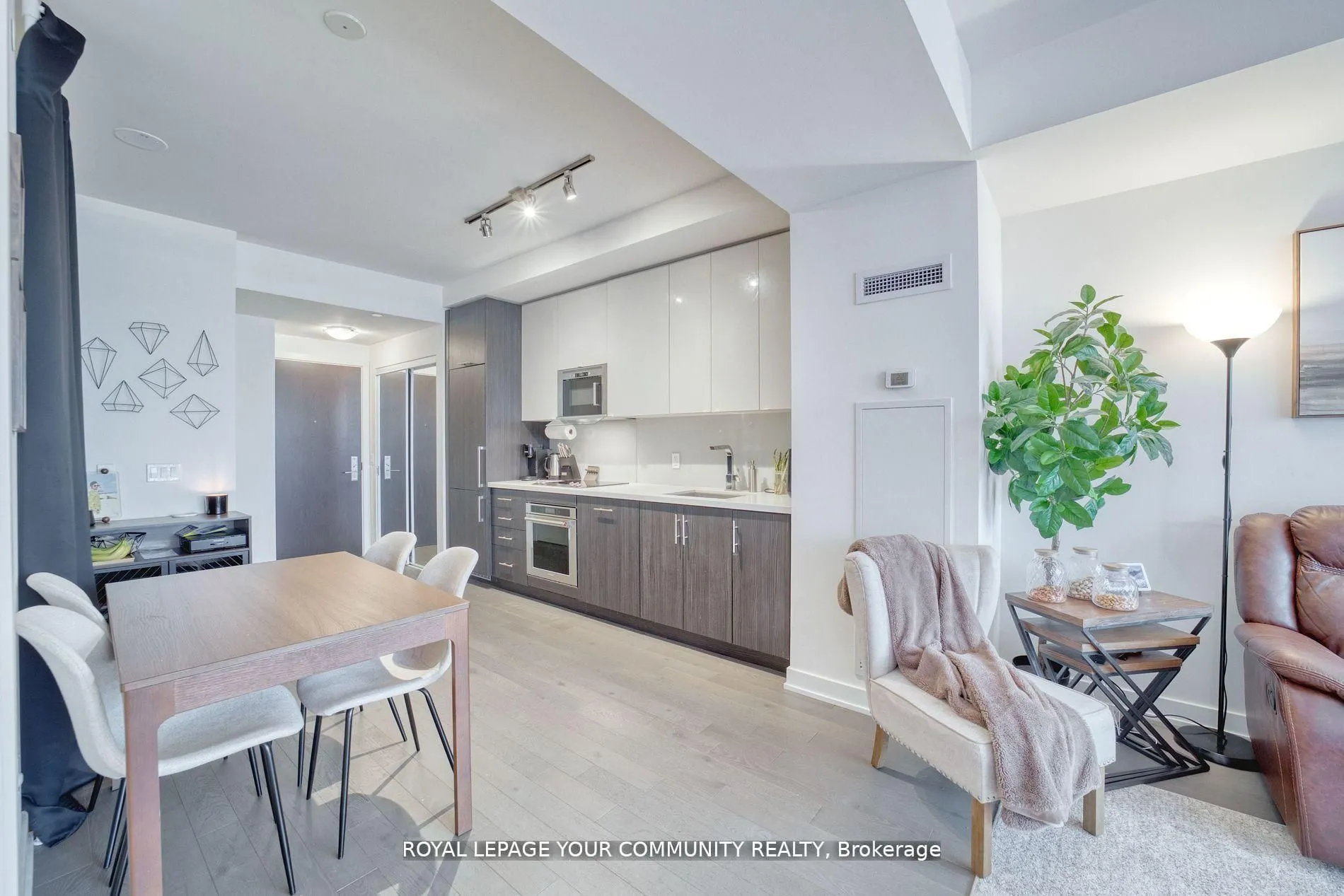 330 Richmond Street W, #1711