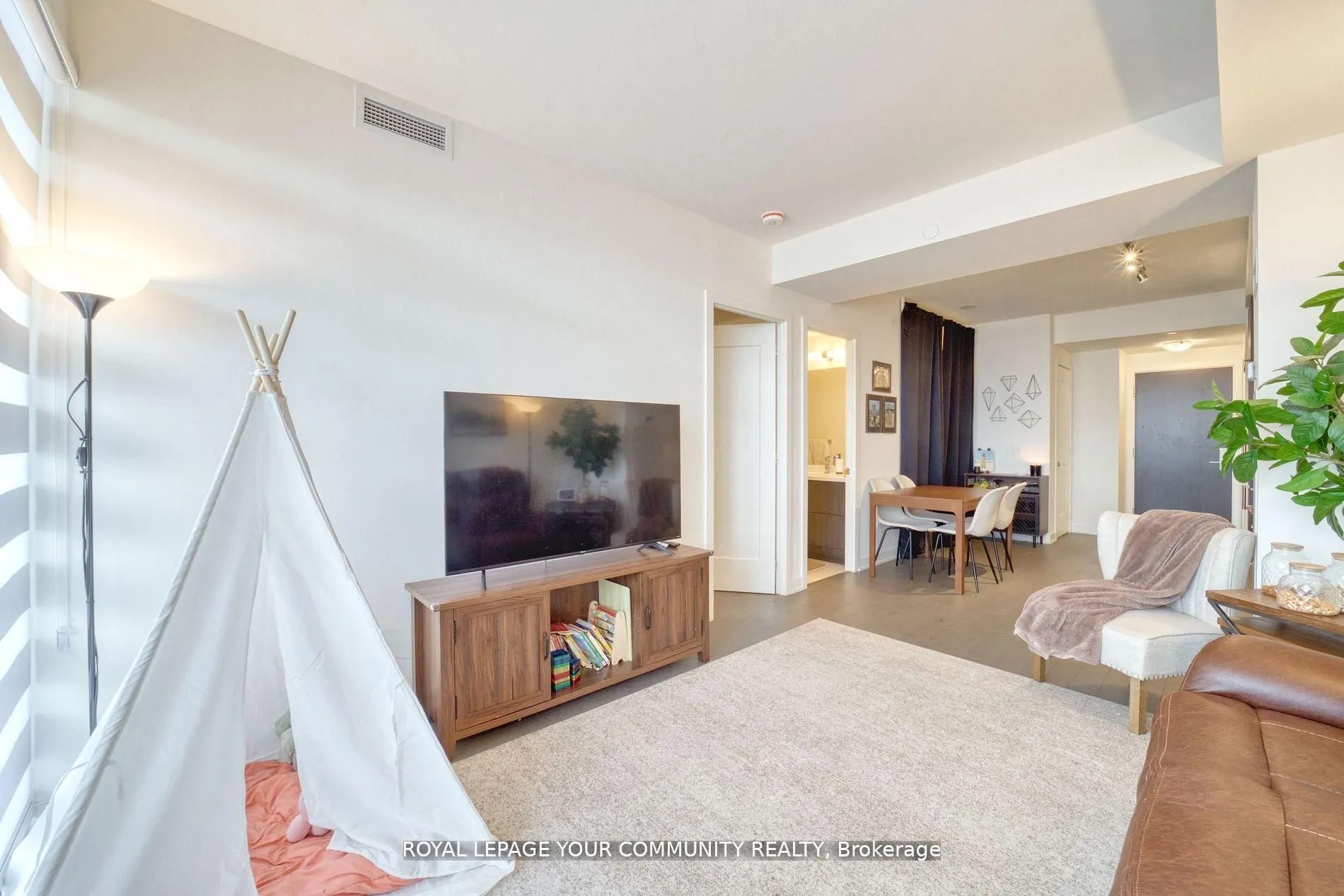 330 Richmond Street W, #1711