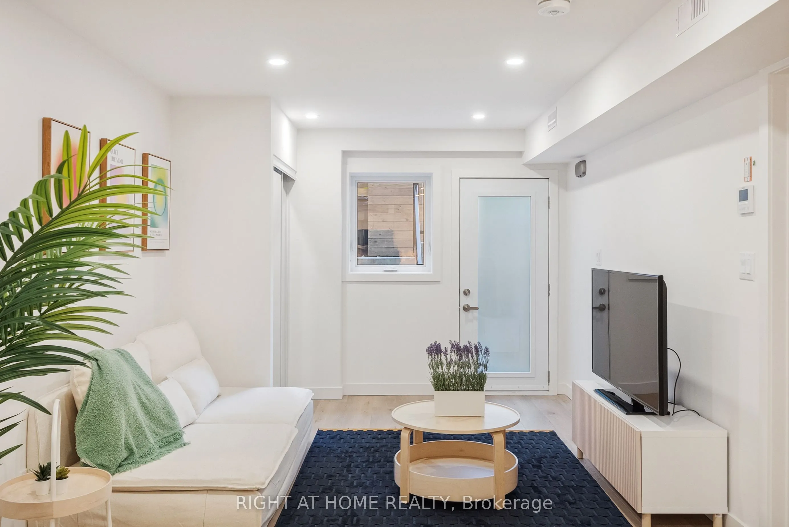 112 Walmer Road, #1
