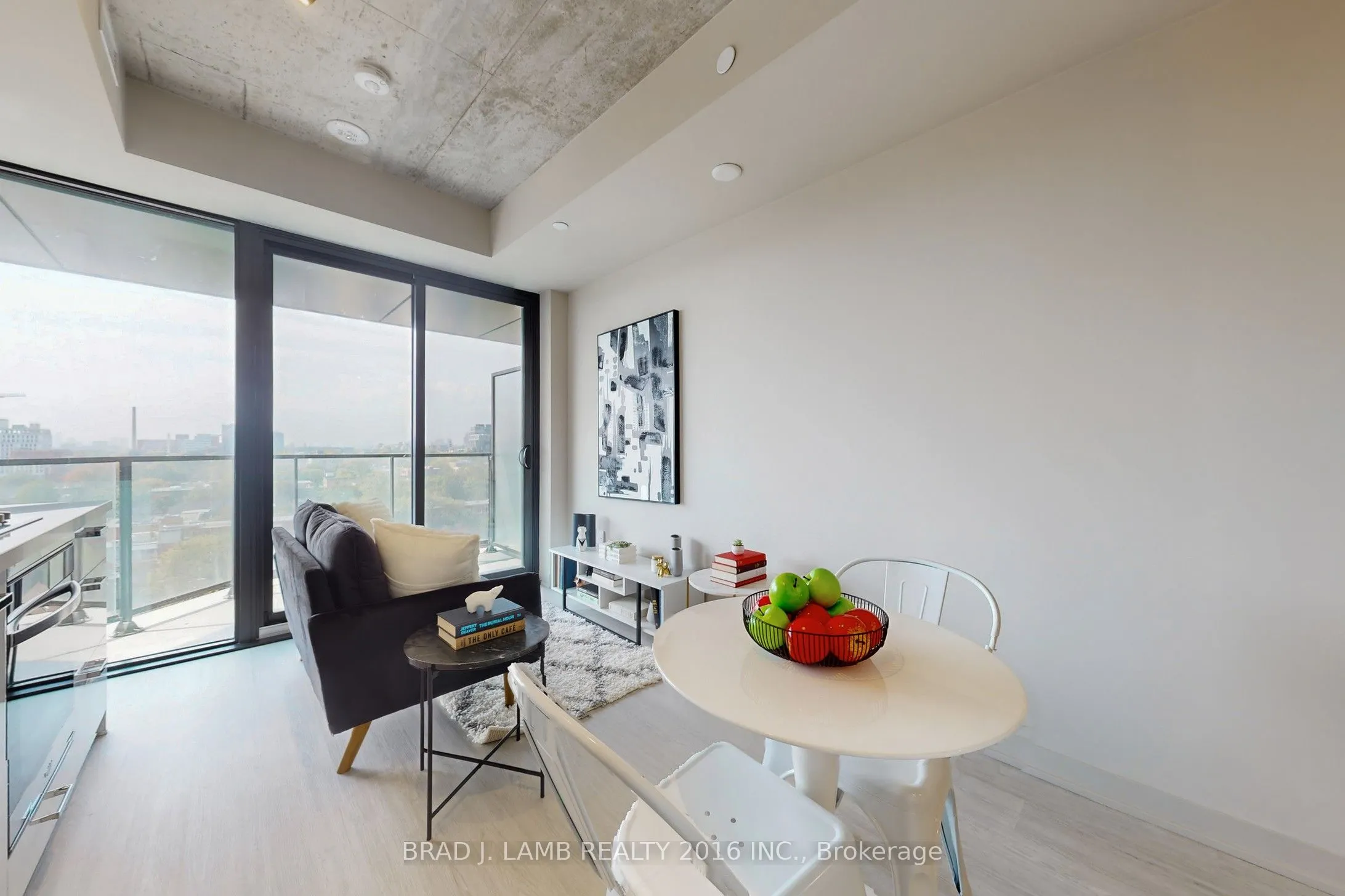 195 McCaul Street, #913