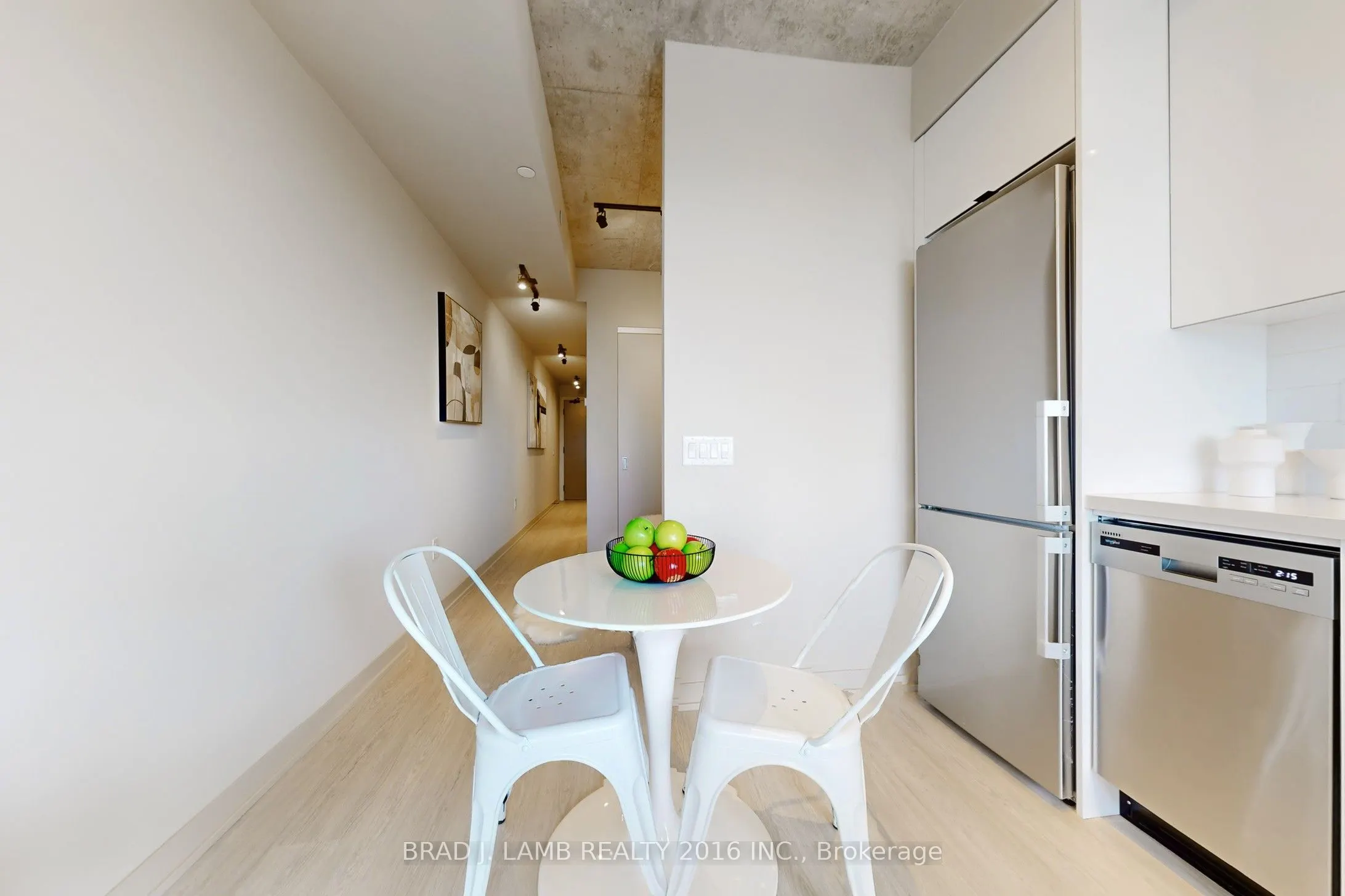195 McCaul Street, #913