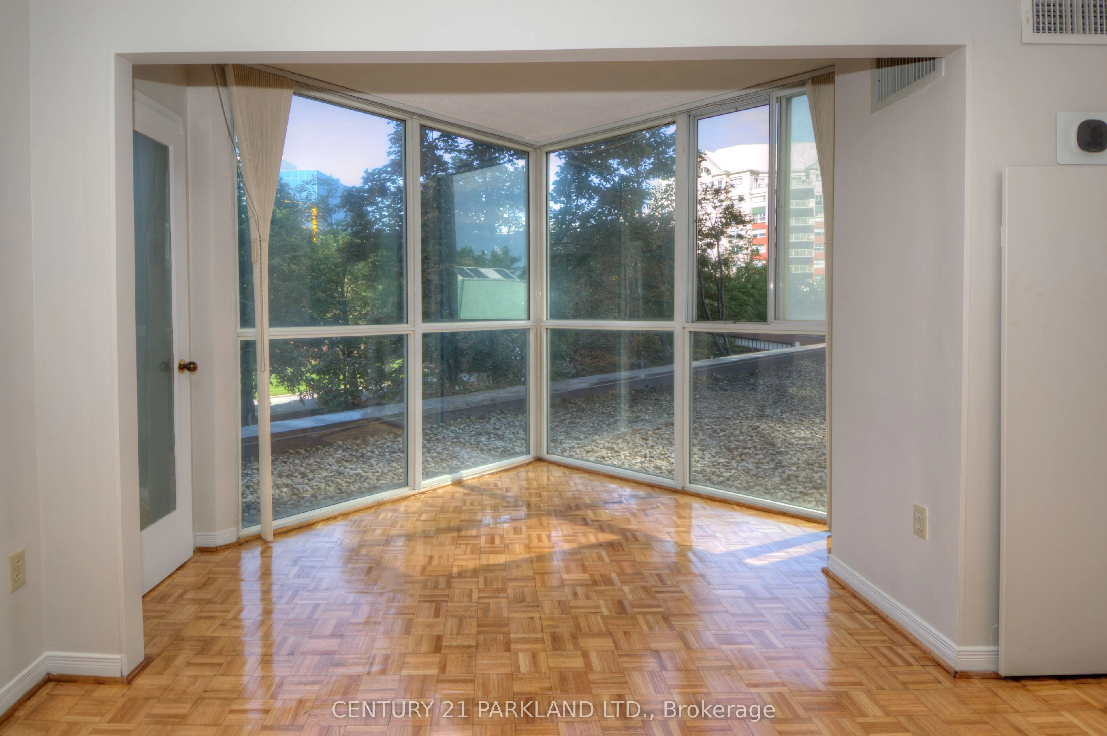 5 Concorde Place, #207