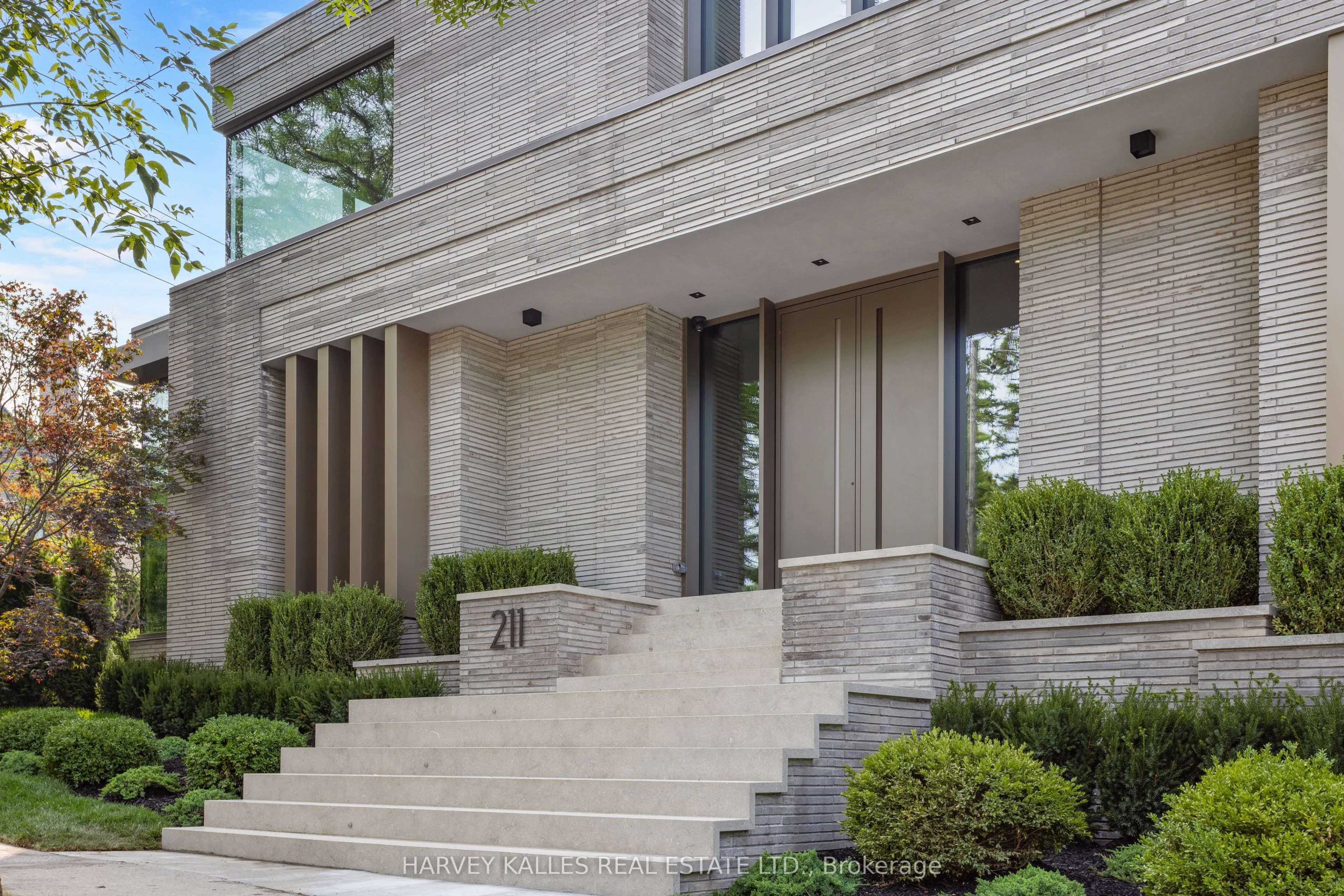 211 Dunvegan Road