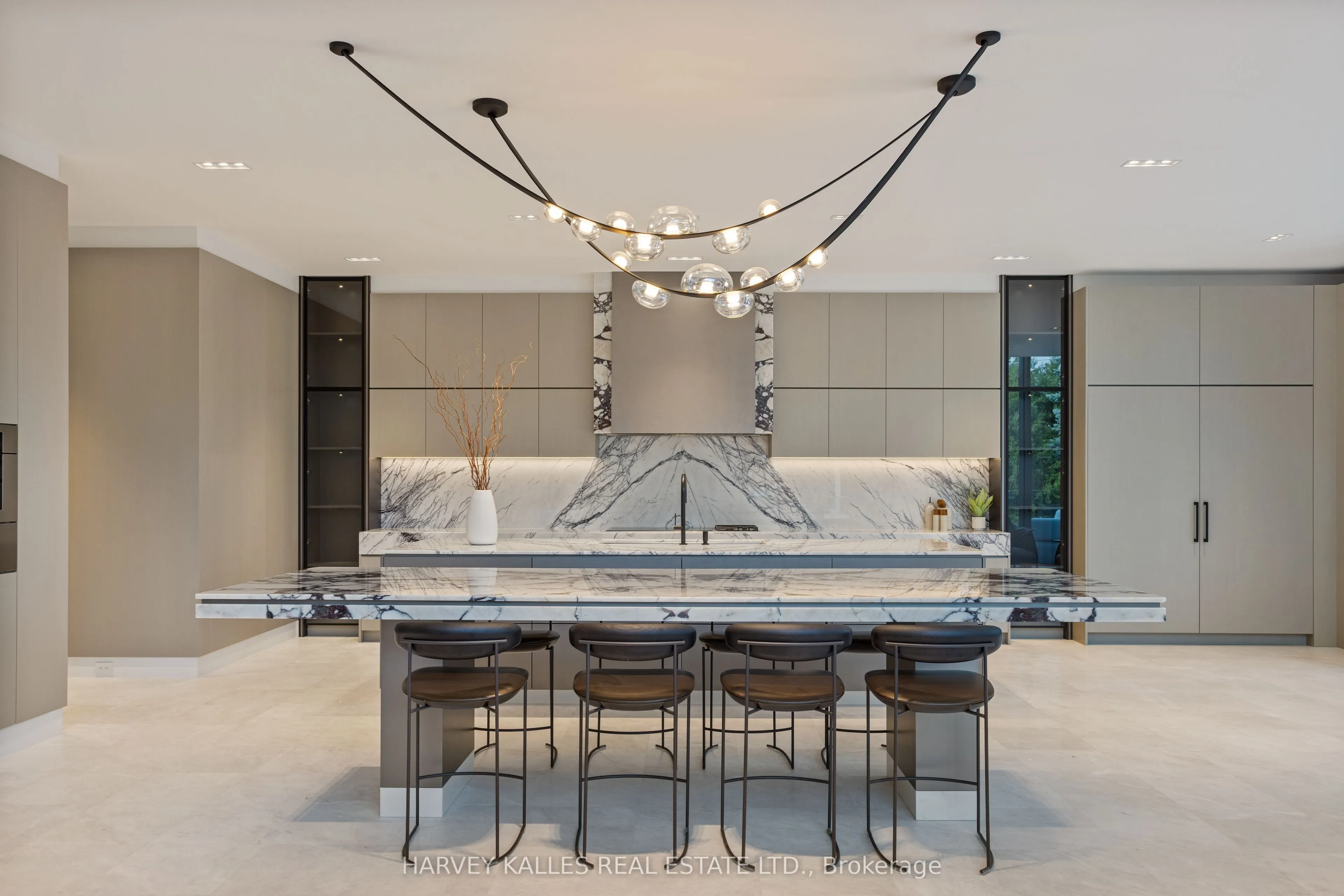 211 Dunvegan Road