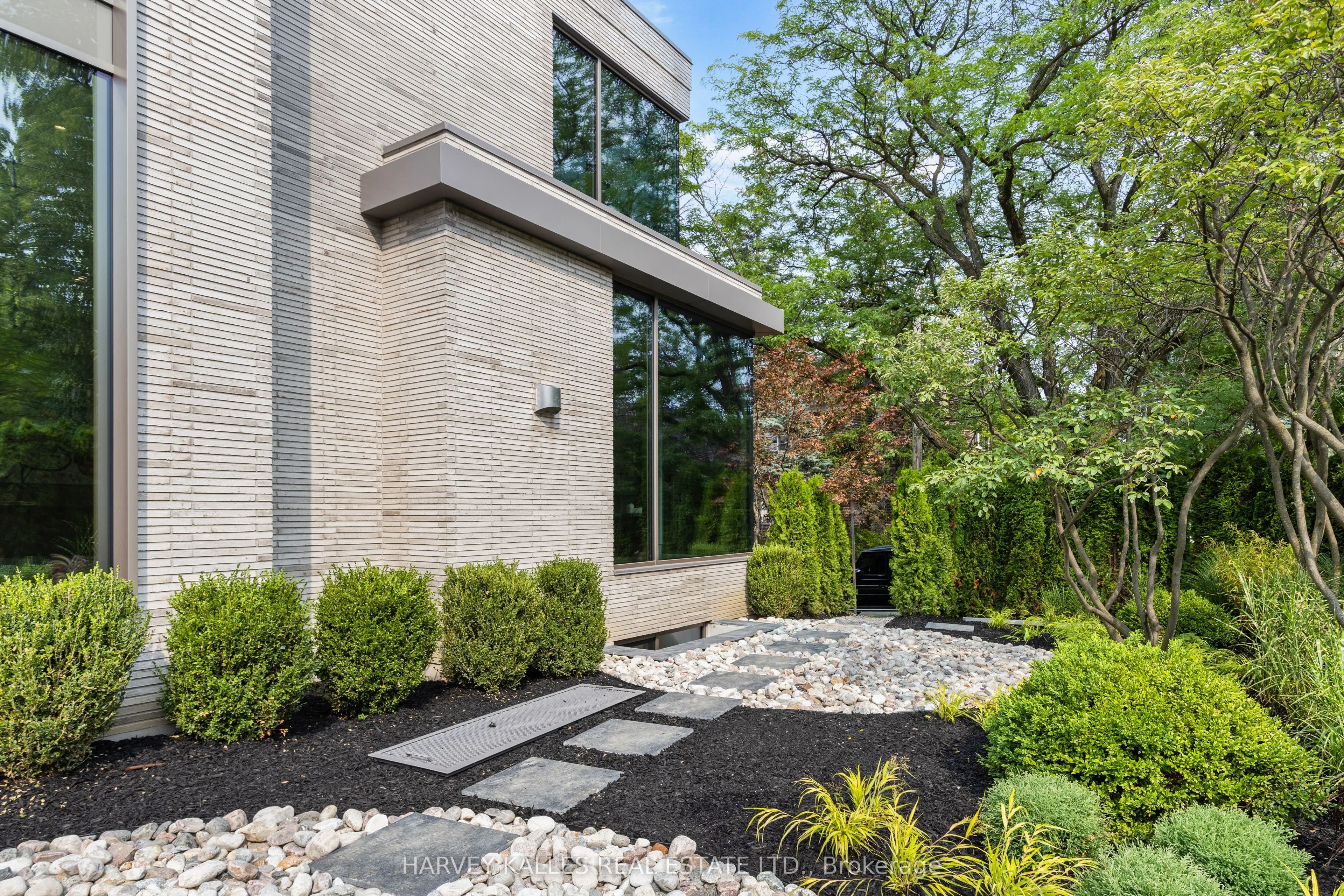 211 Dunvegan Road