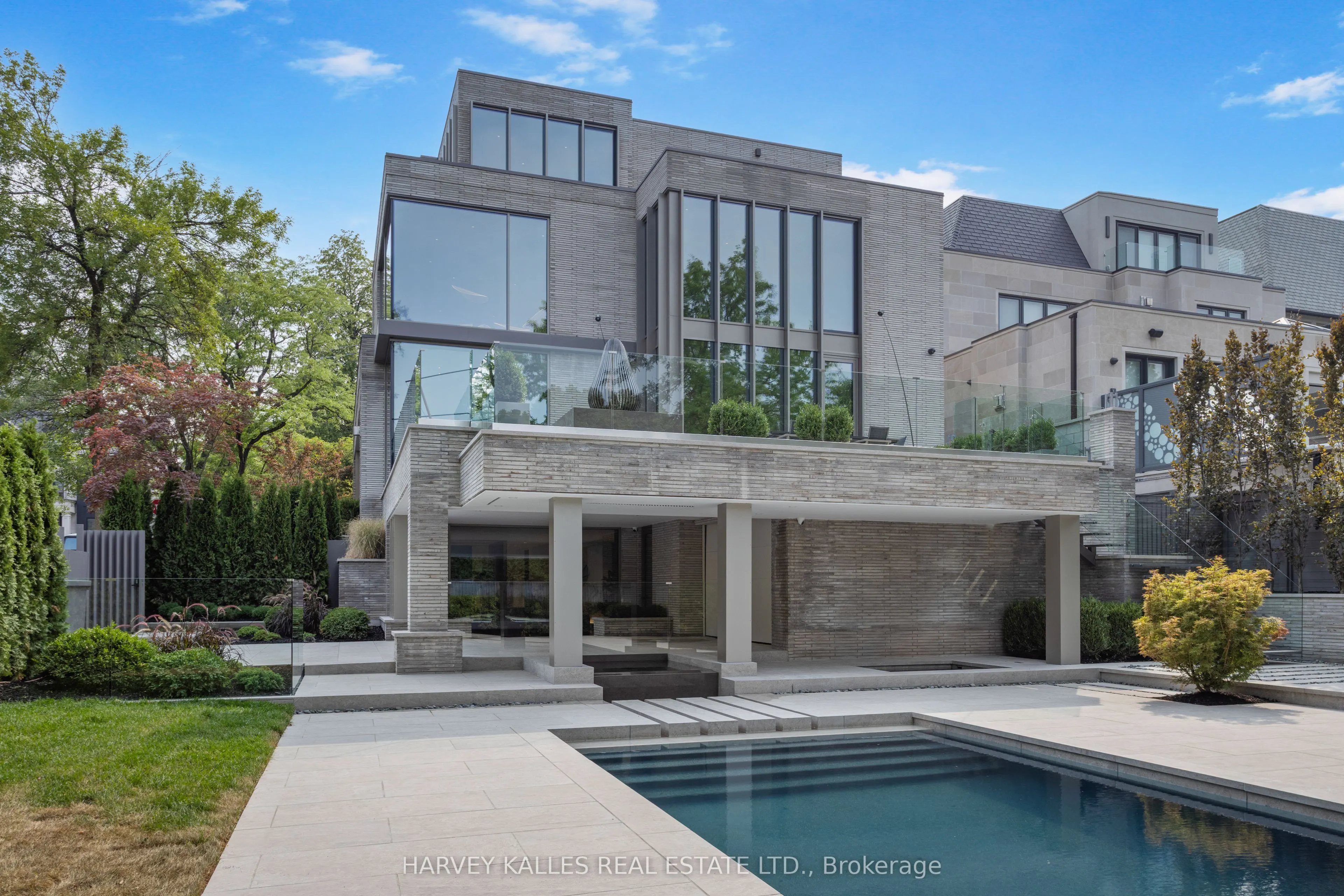 211 Dunvegan Road