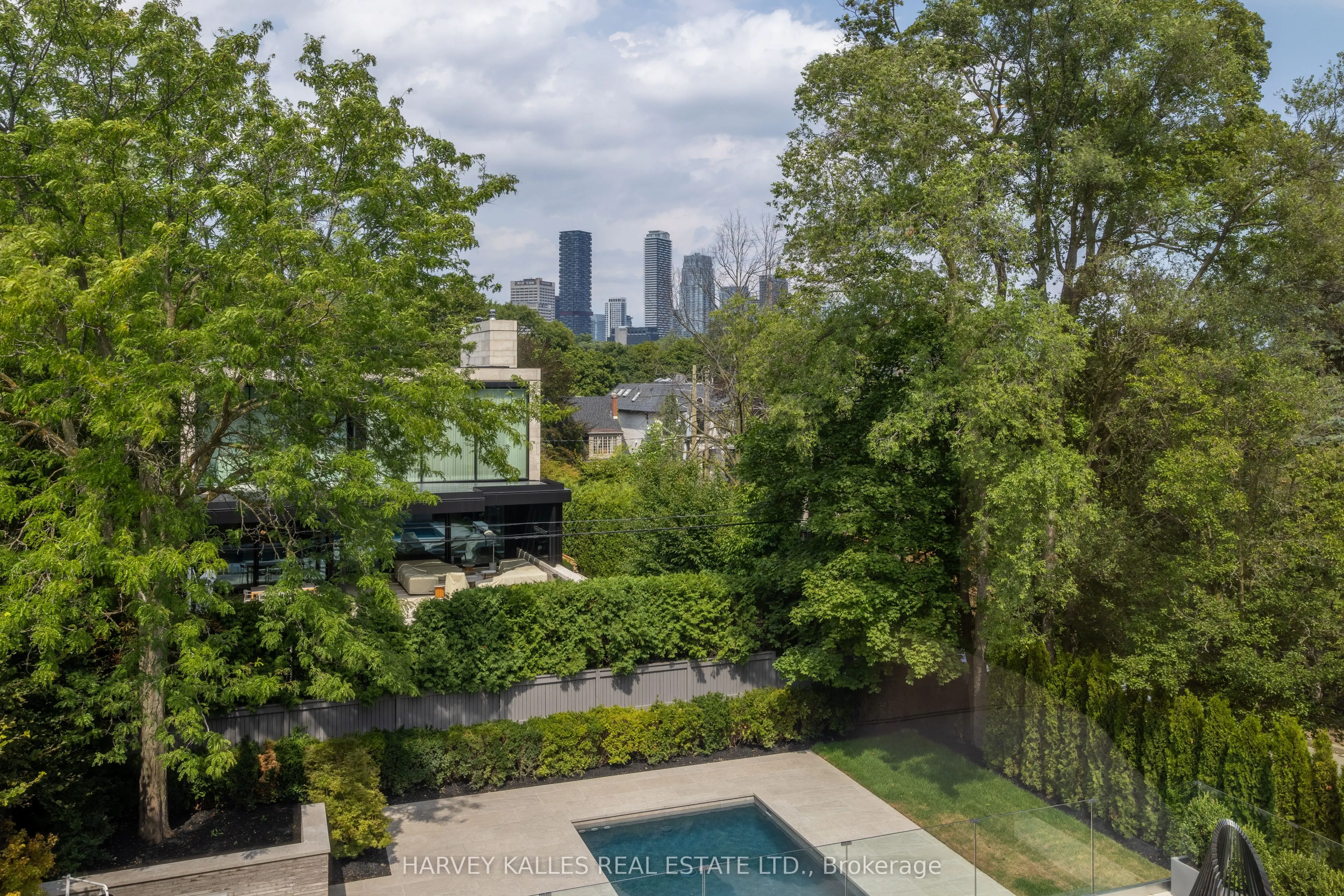 211 Dunvegan Road