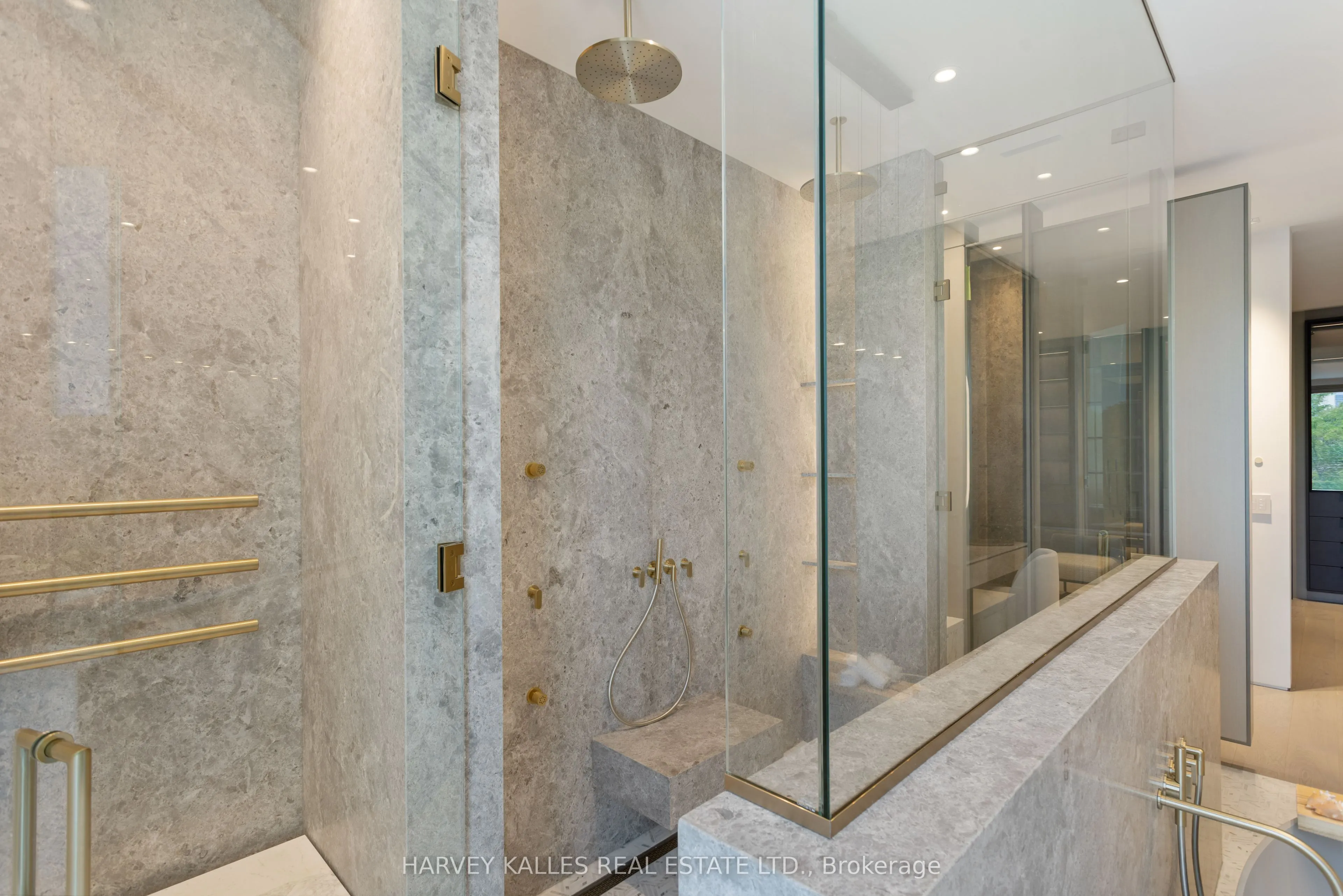 211 Dunvegan Road