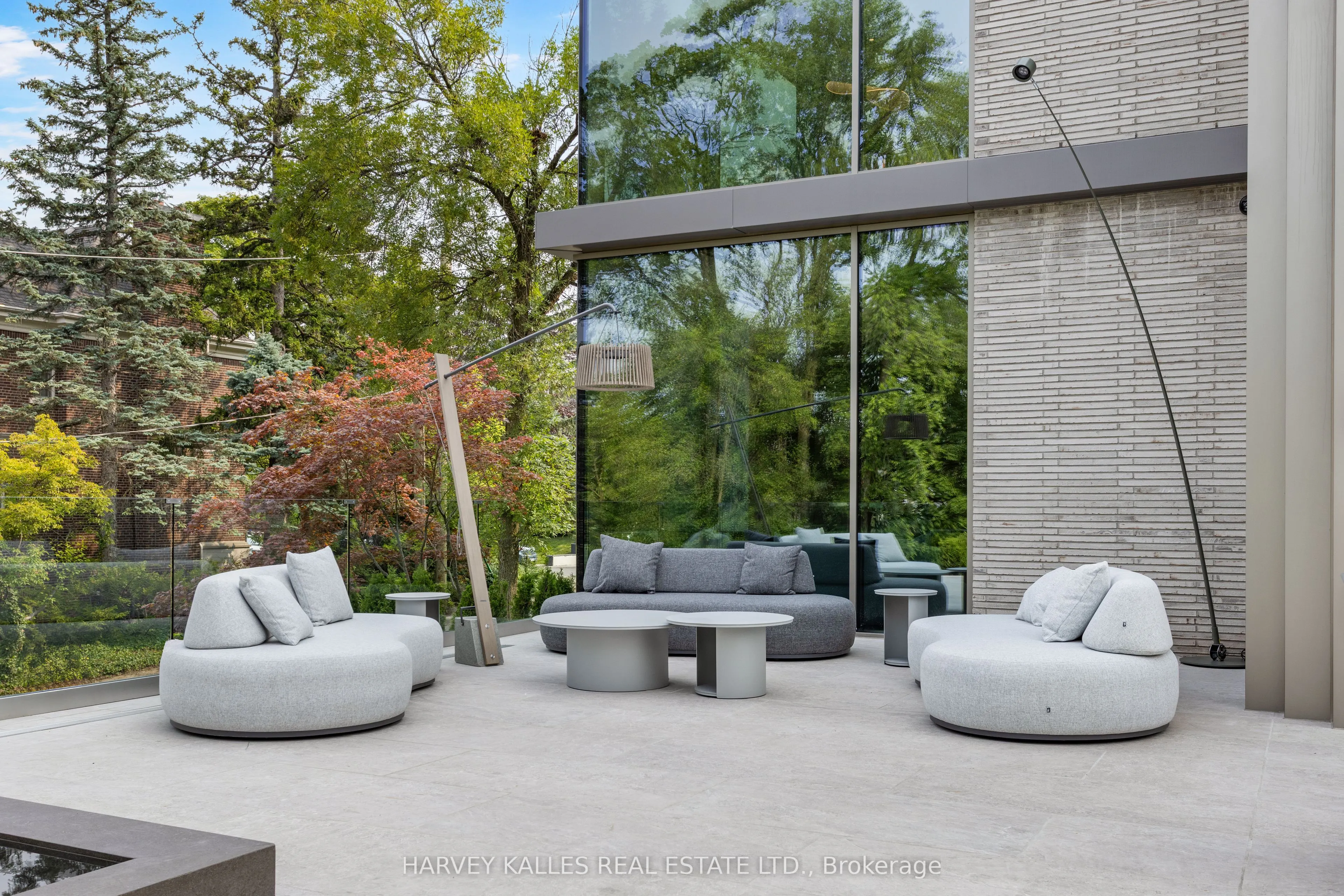 211 Dunvegan Road