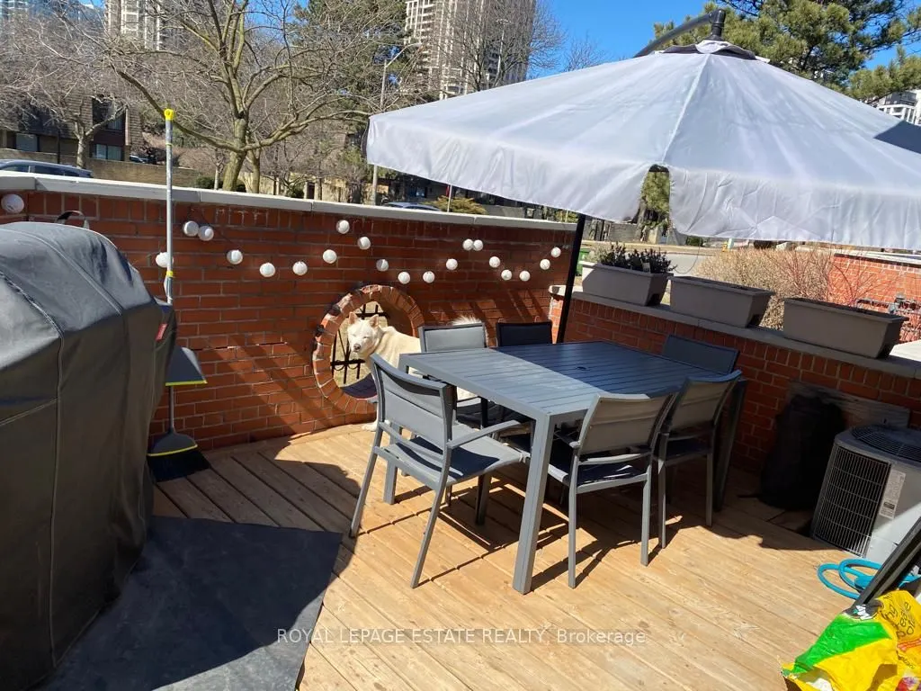 73 Upper Canada Drive, #Th1