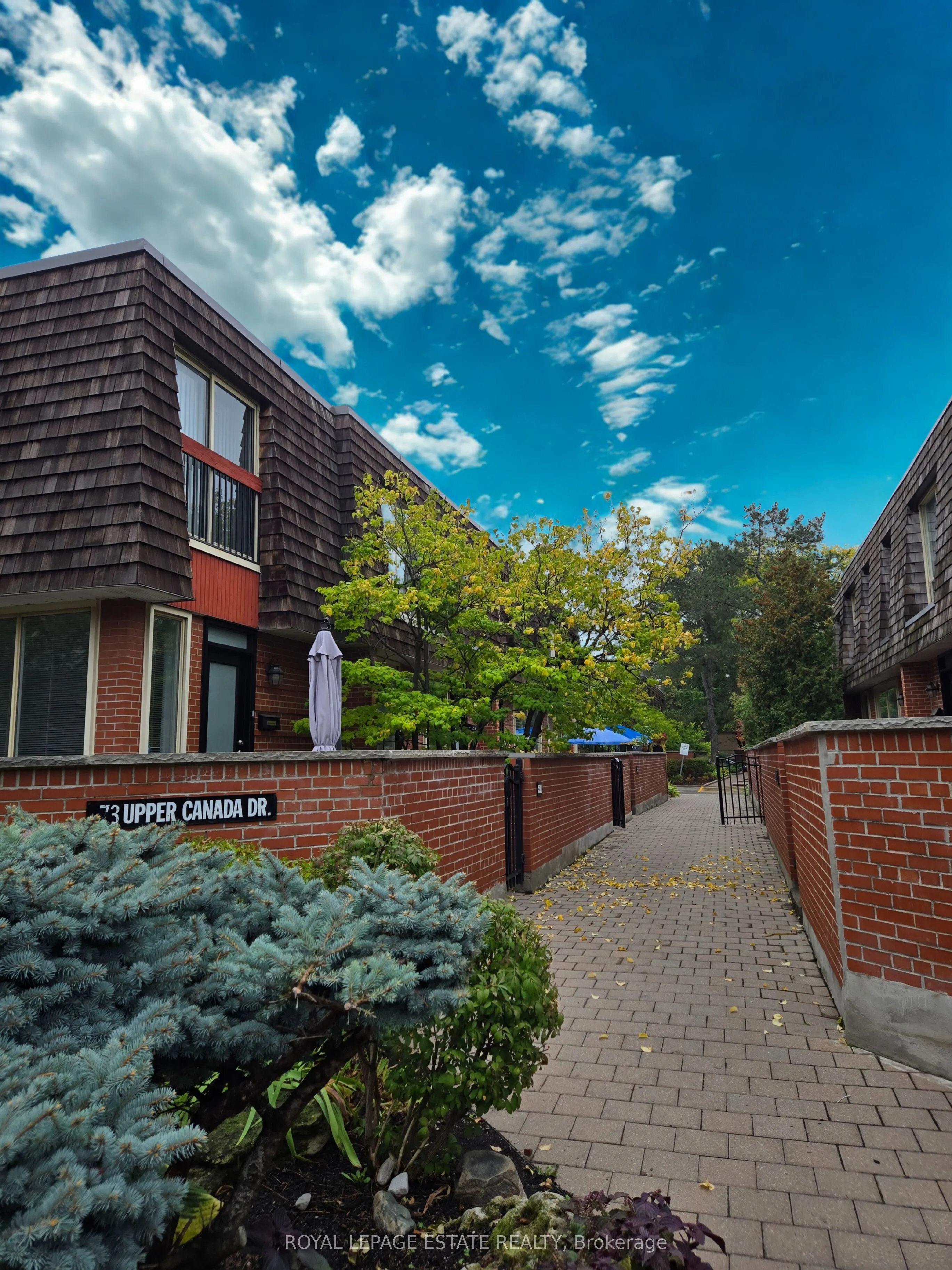 73 Upper Canada Drive, #Th1