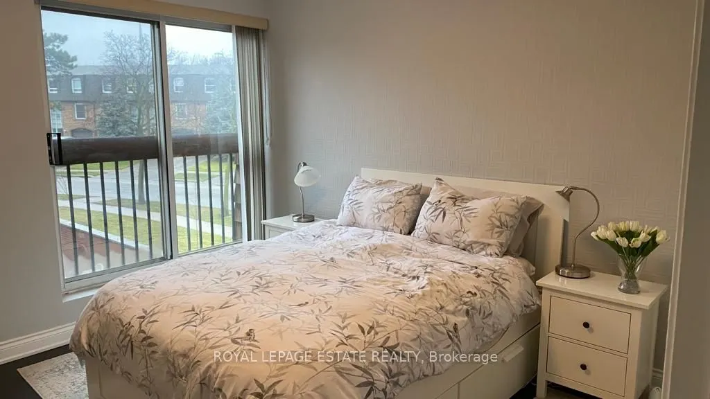 73 Upper Canada Drive, #Th1