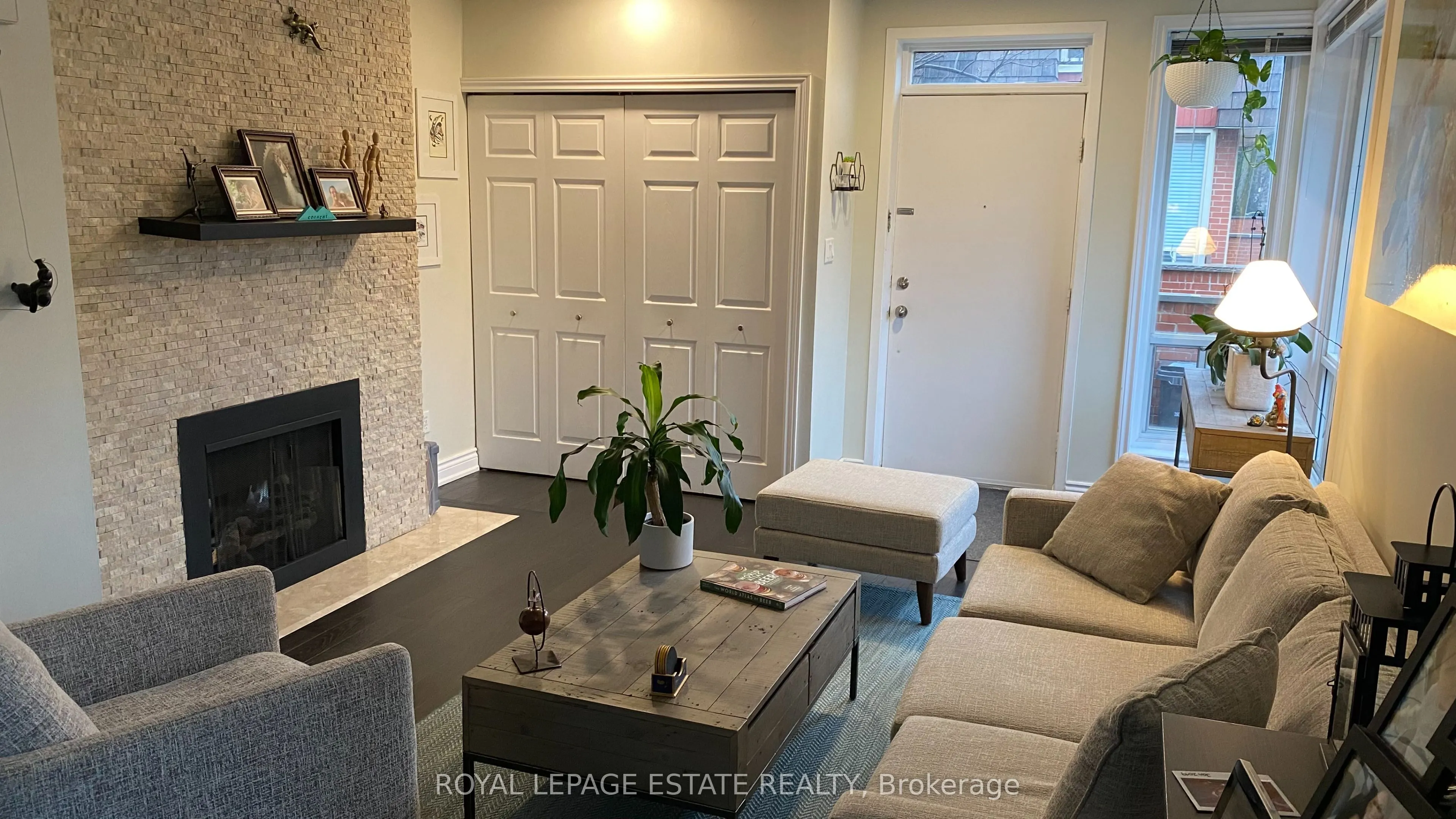 73 Upper Canada Drive, #Th1