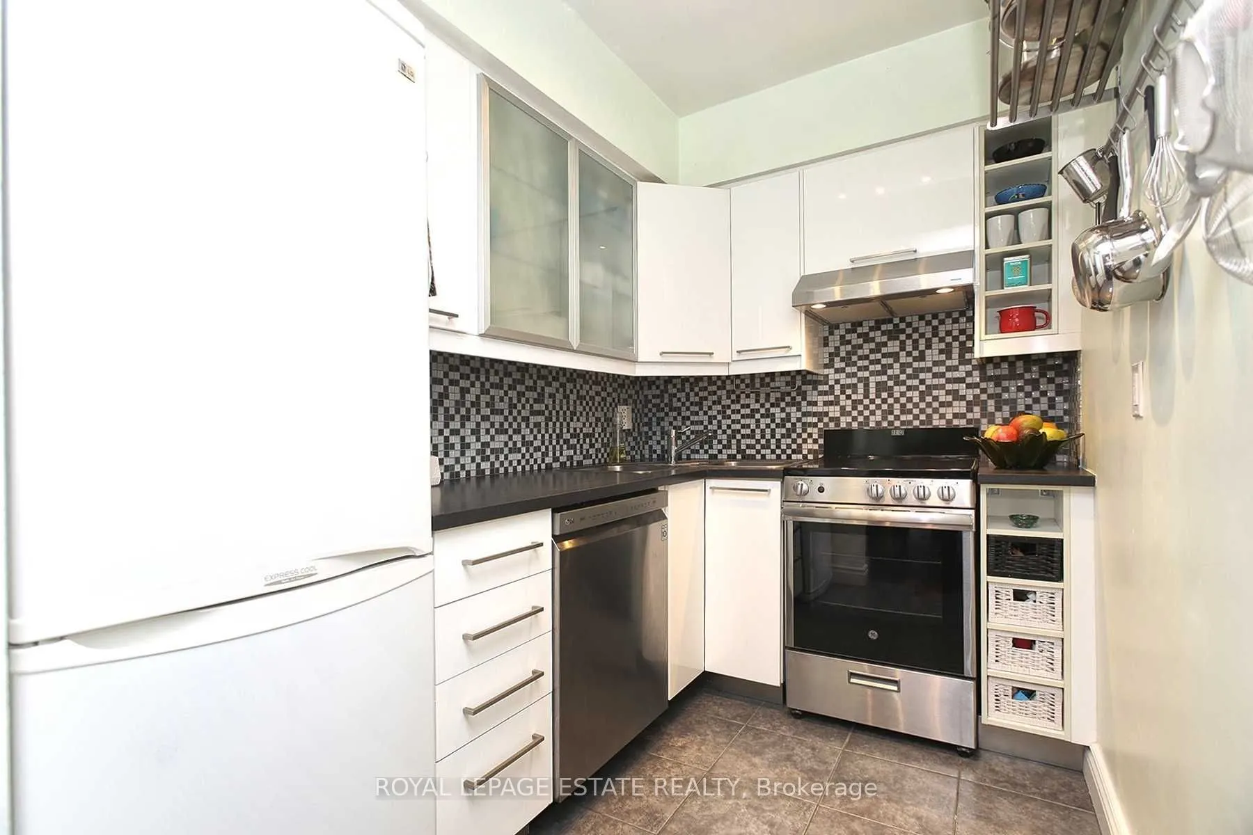 73 Upper Canada Drive, #Th1