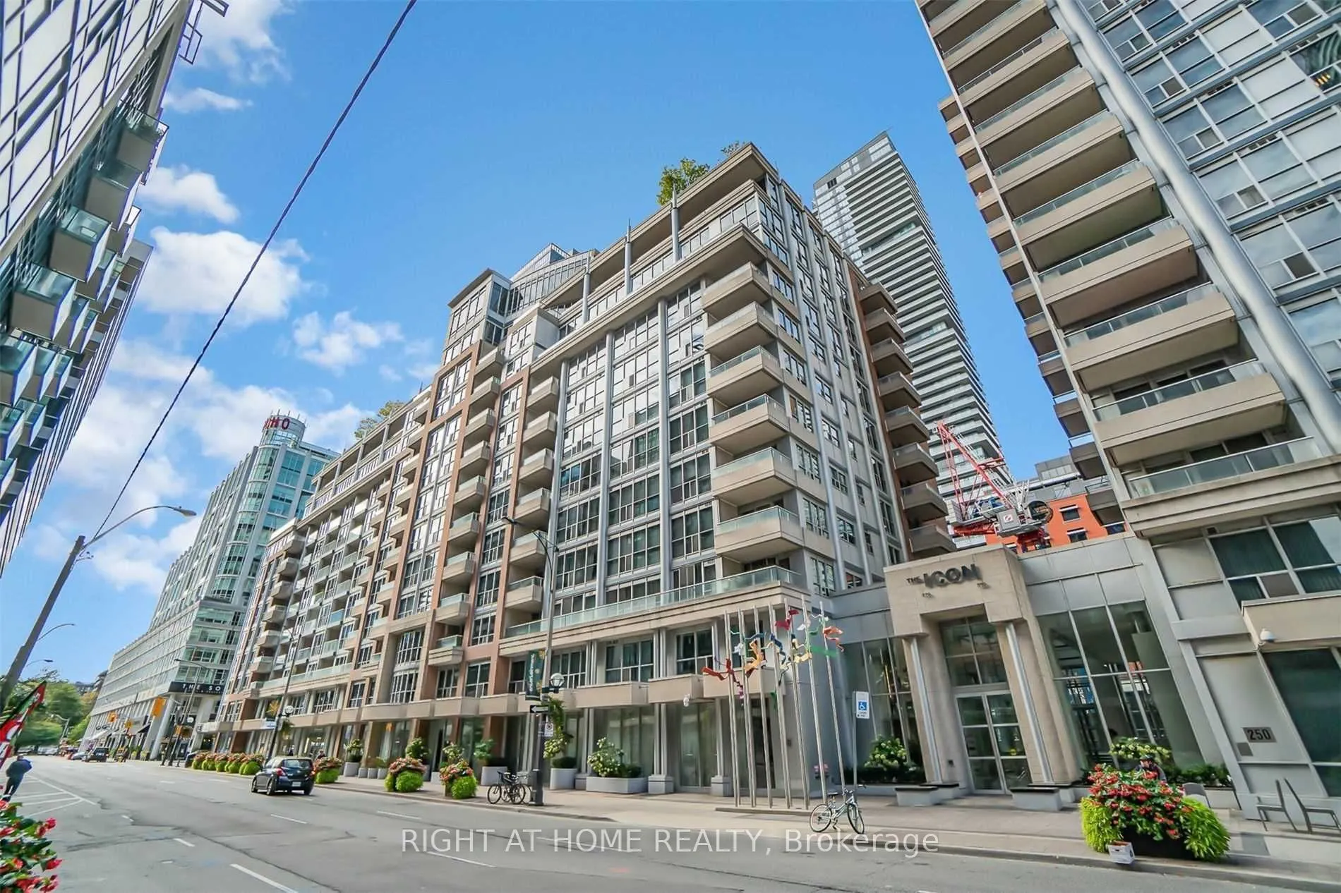 270 Wellington Street W, #608