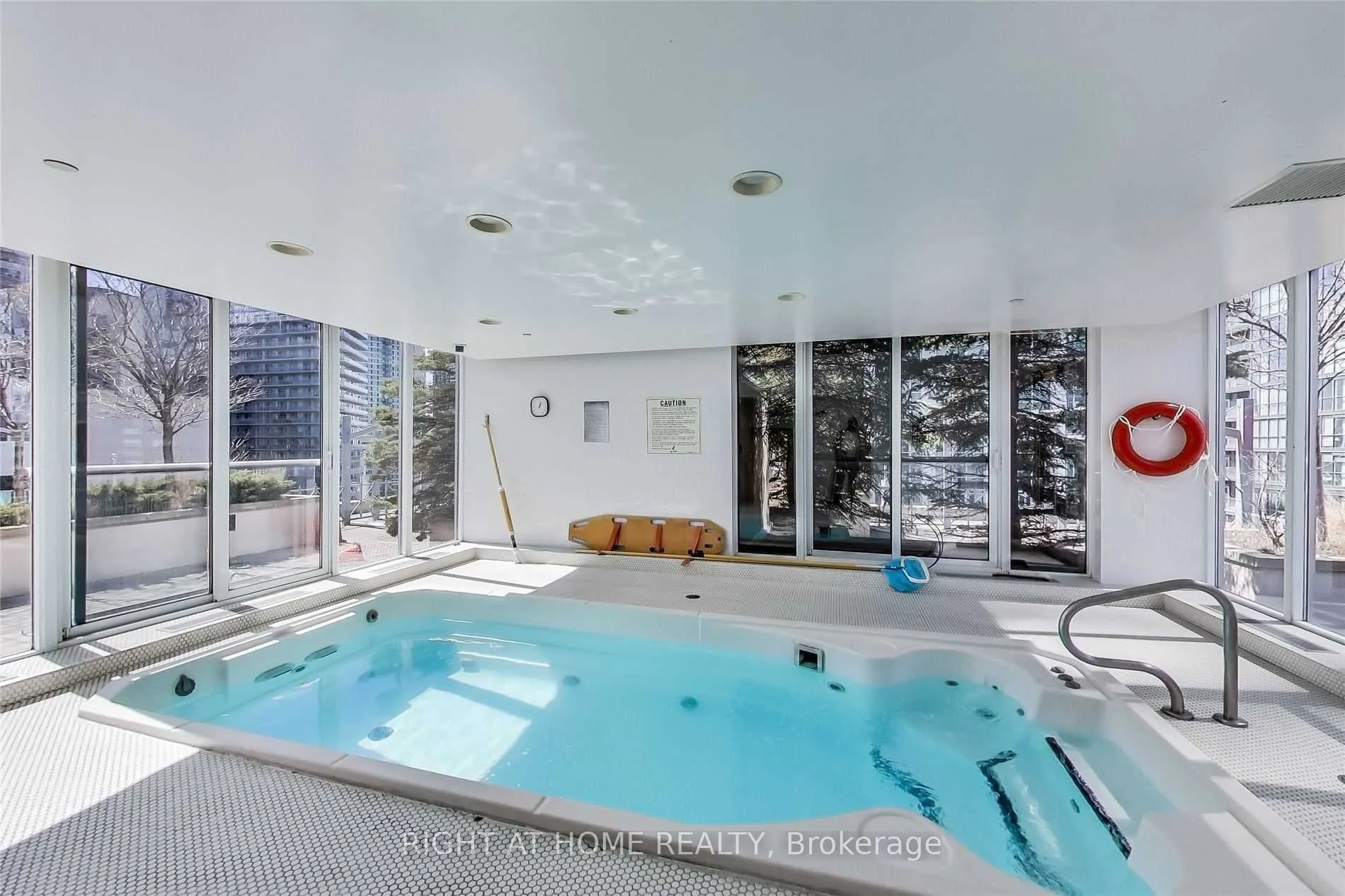 270 Wellington Street W, #608