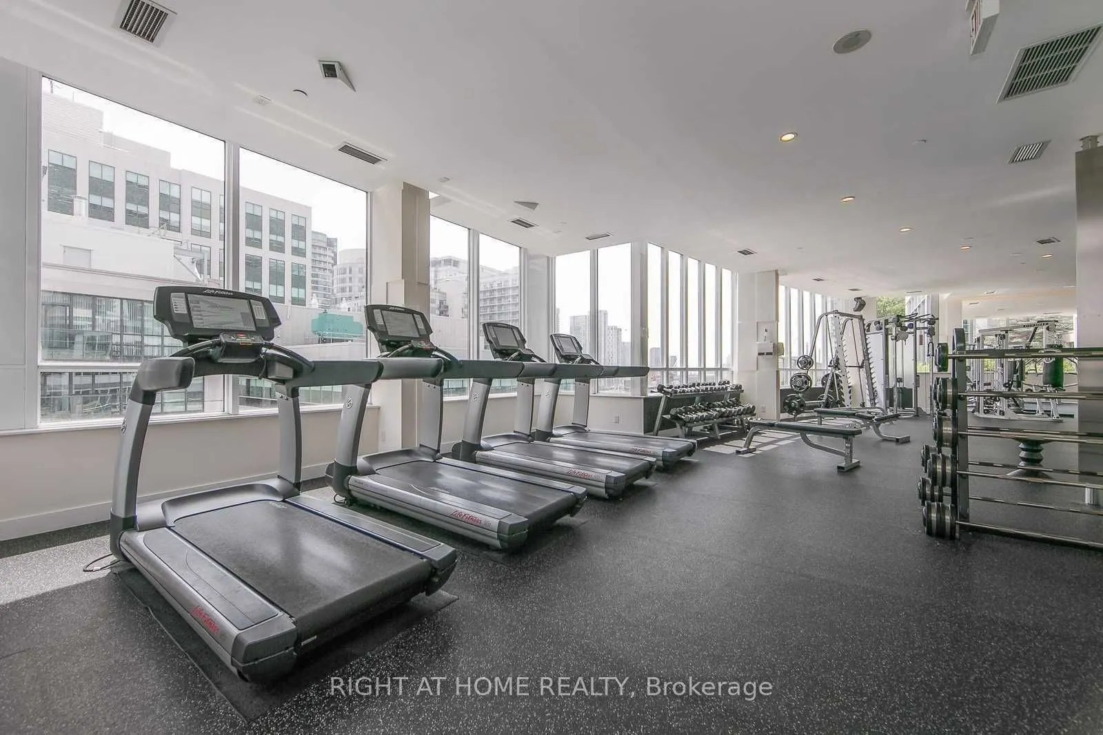270 Wellington Street W, #608
