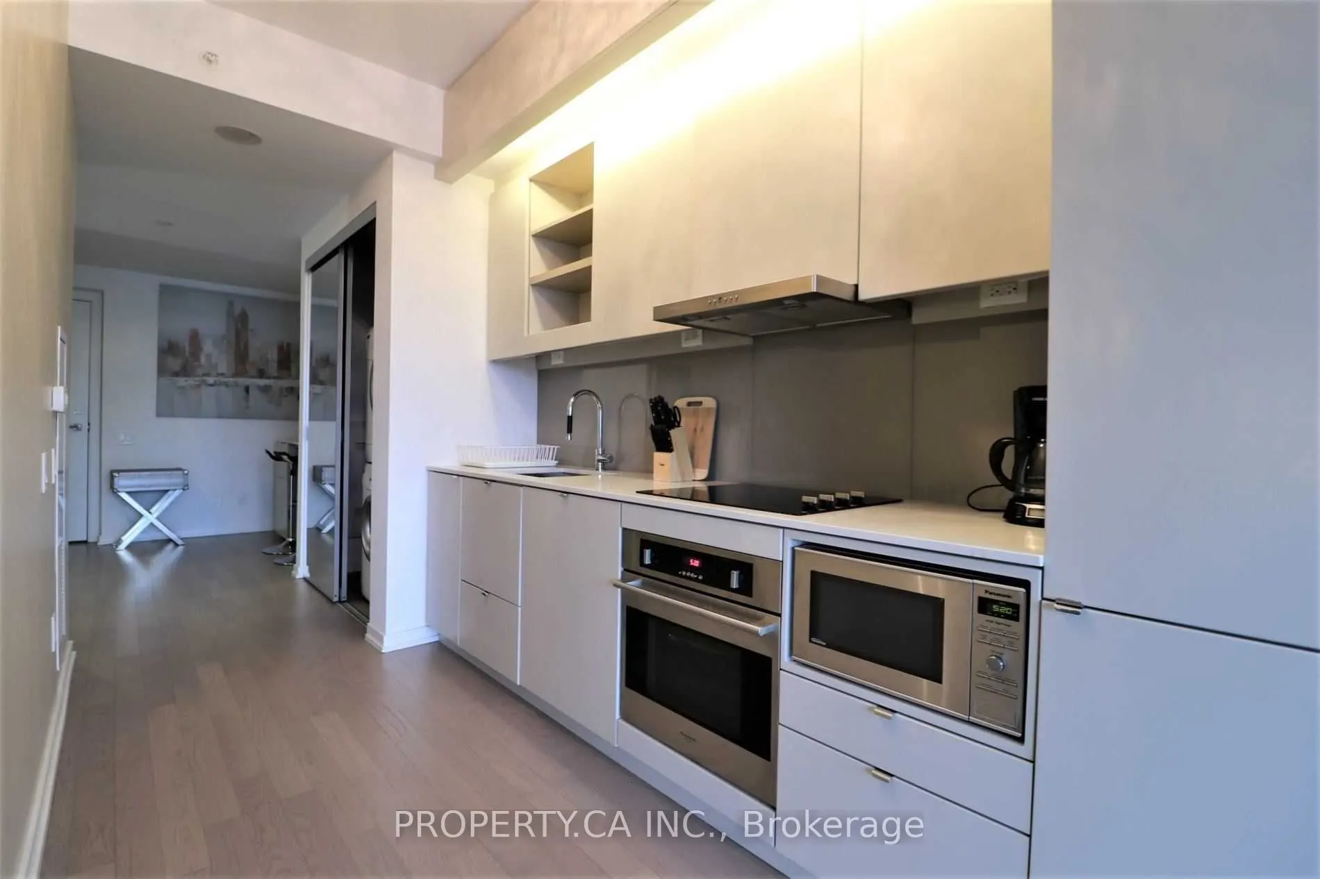 101 Peter Street, #715