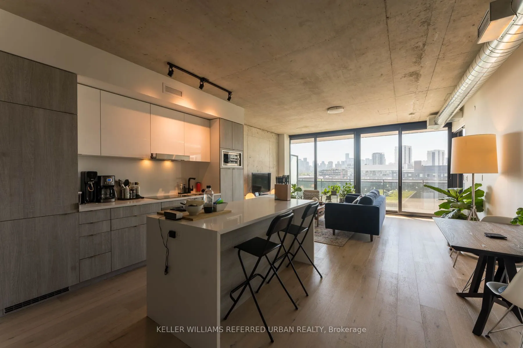 21 Lawren Harris Square, #807