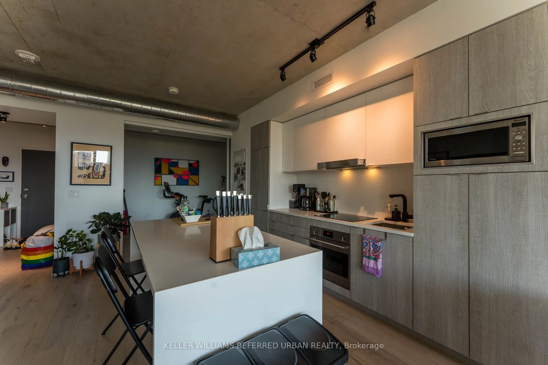 21 Lawren Harris Square, #807