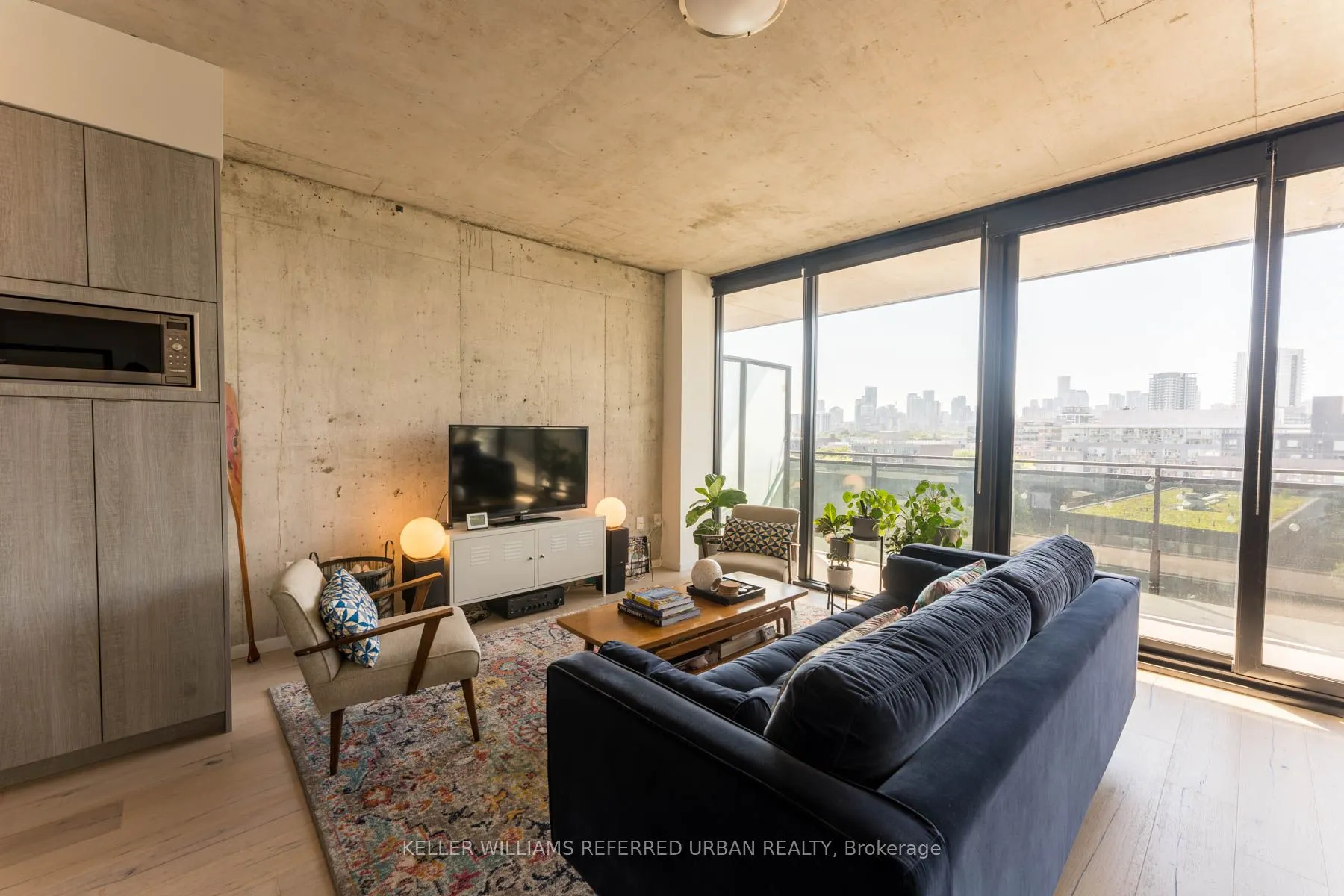 21 Lawren Harris Square, #807