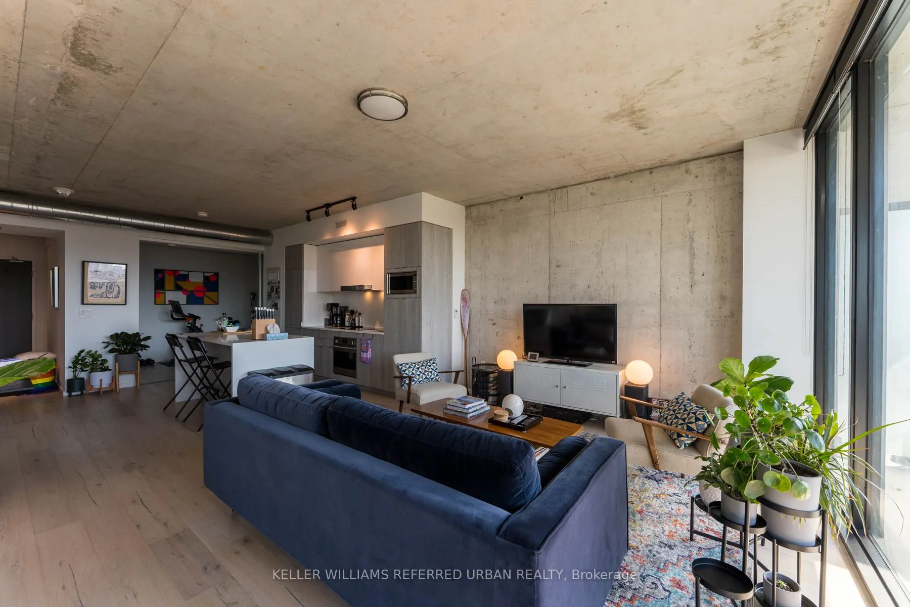 21 Lawren Harris Square, #807
